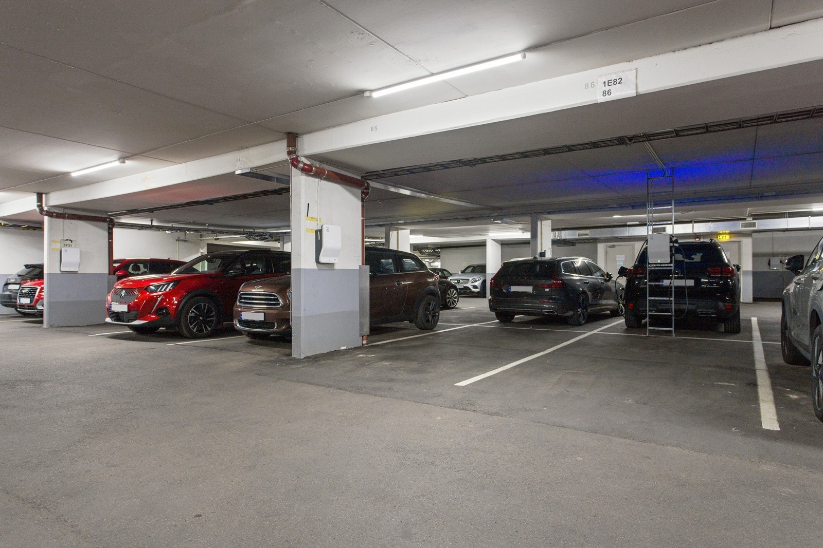 Det medfølger garasjeplass i kjeller - Kort avstand fra heis - El-bil lader på plassen Galleribilde