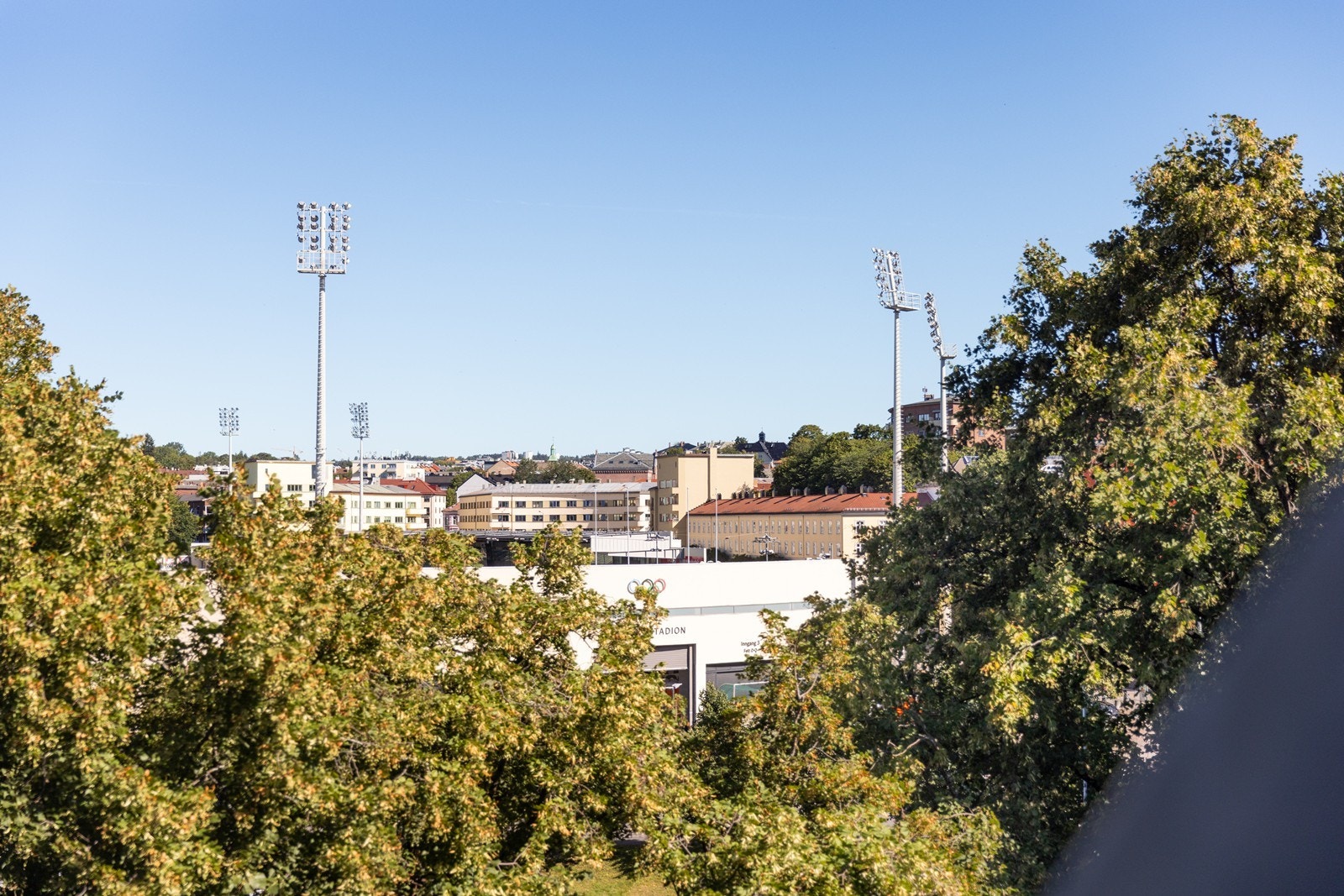 Flott utsikt mot Bislett Stadion fra soverommet og stuen Galleribilde