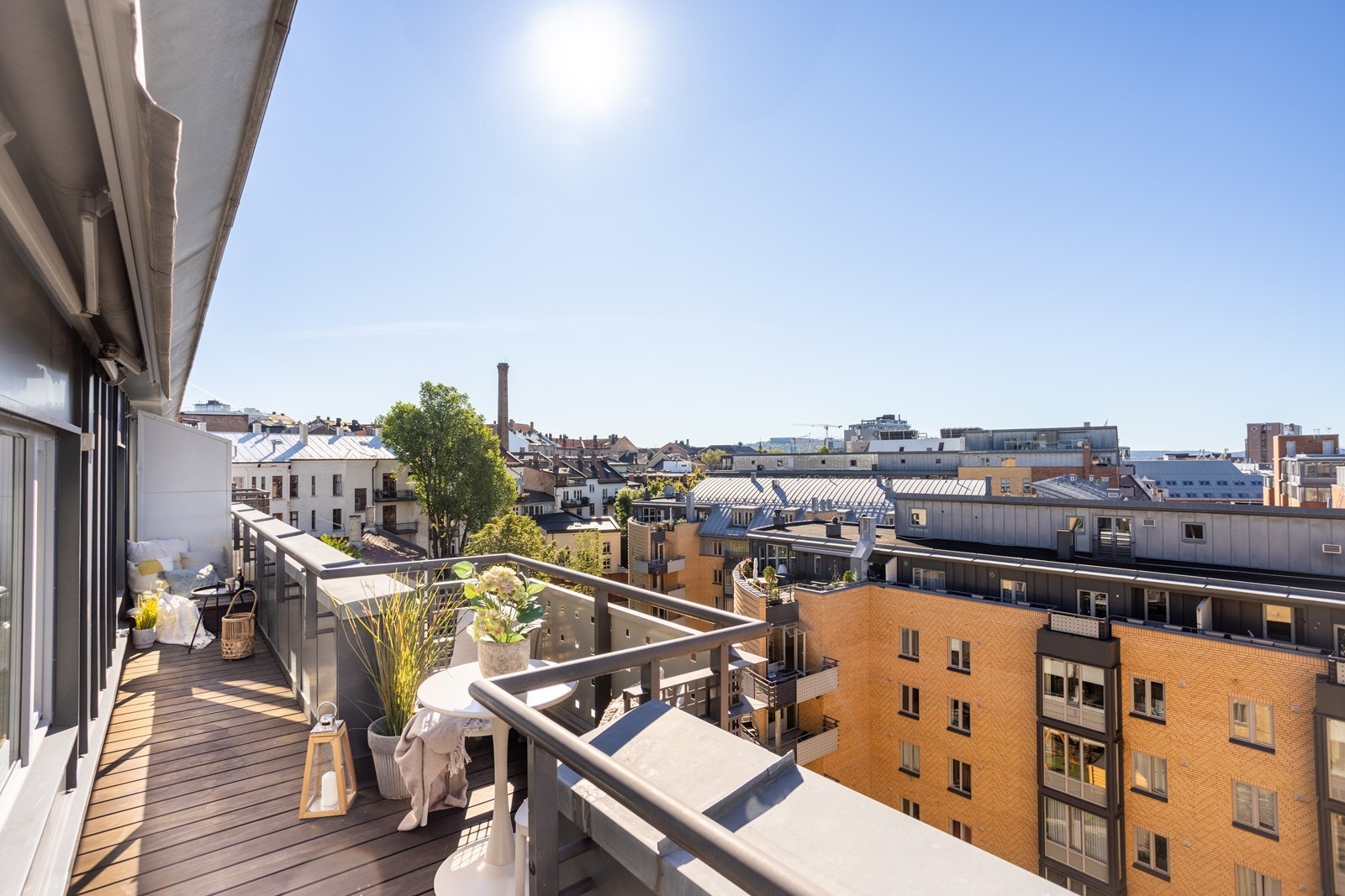Fantastisk, privat takterrasse - Plass til ulike sittegrupper og grill Galleribilde
