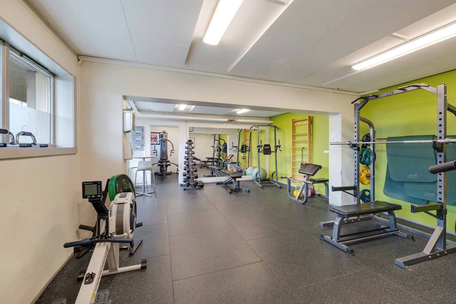 Velutstyrt treningsrom for beboere Galleribilde
