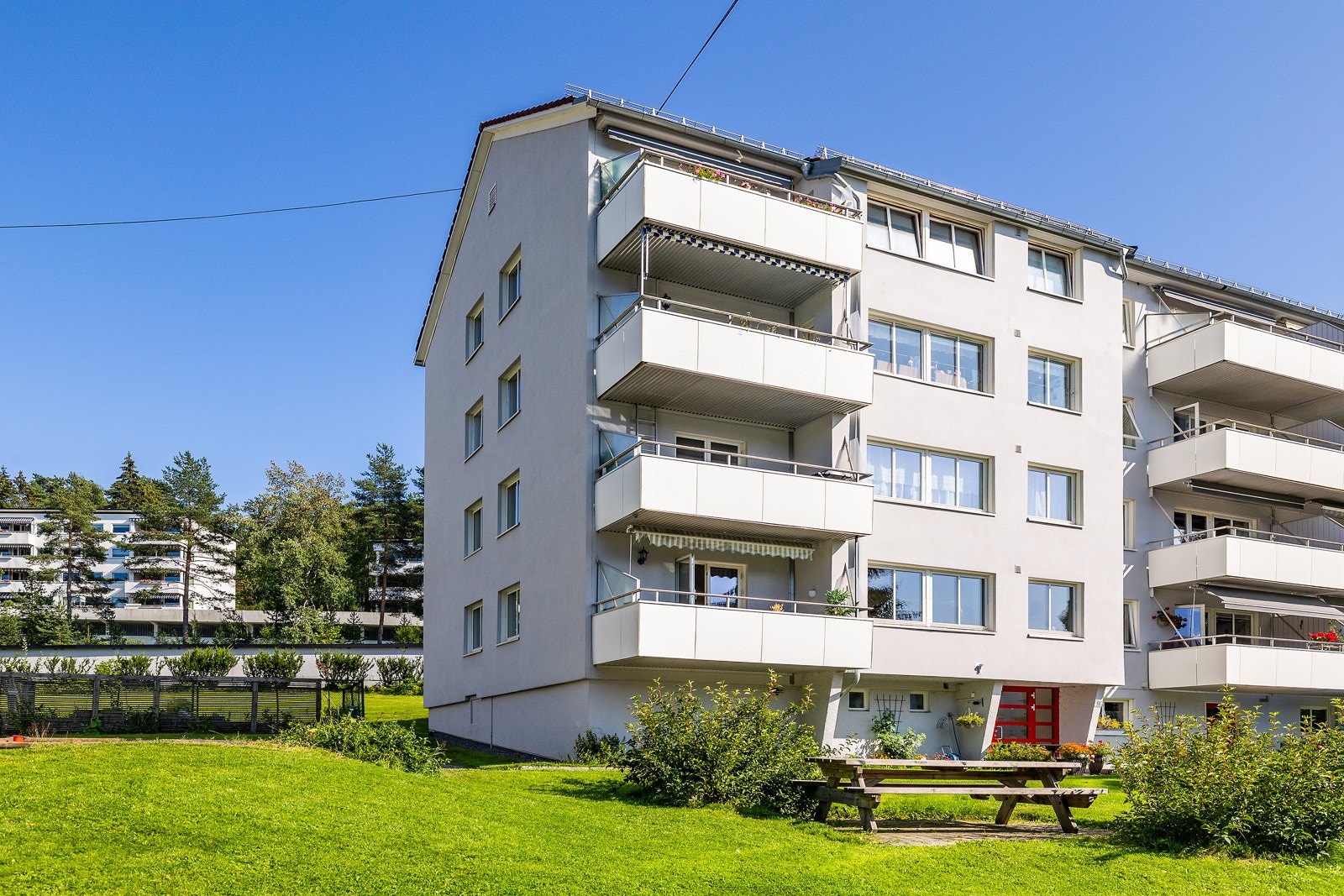 Boligen ligger svært barnevennlig til, med masse barn og kort vei til barnehager og Tonsenhagen skole. Galleribilde