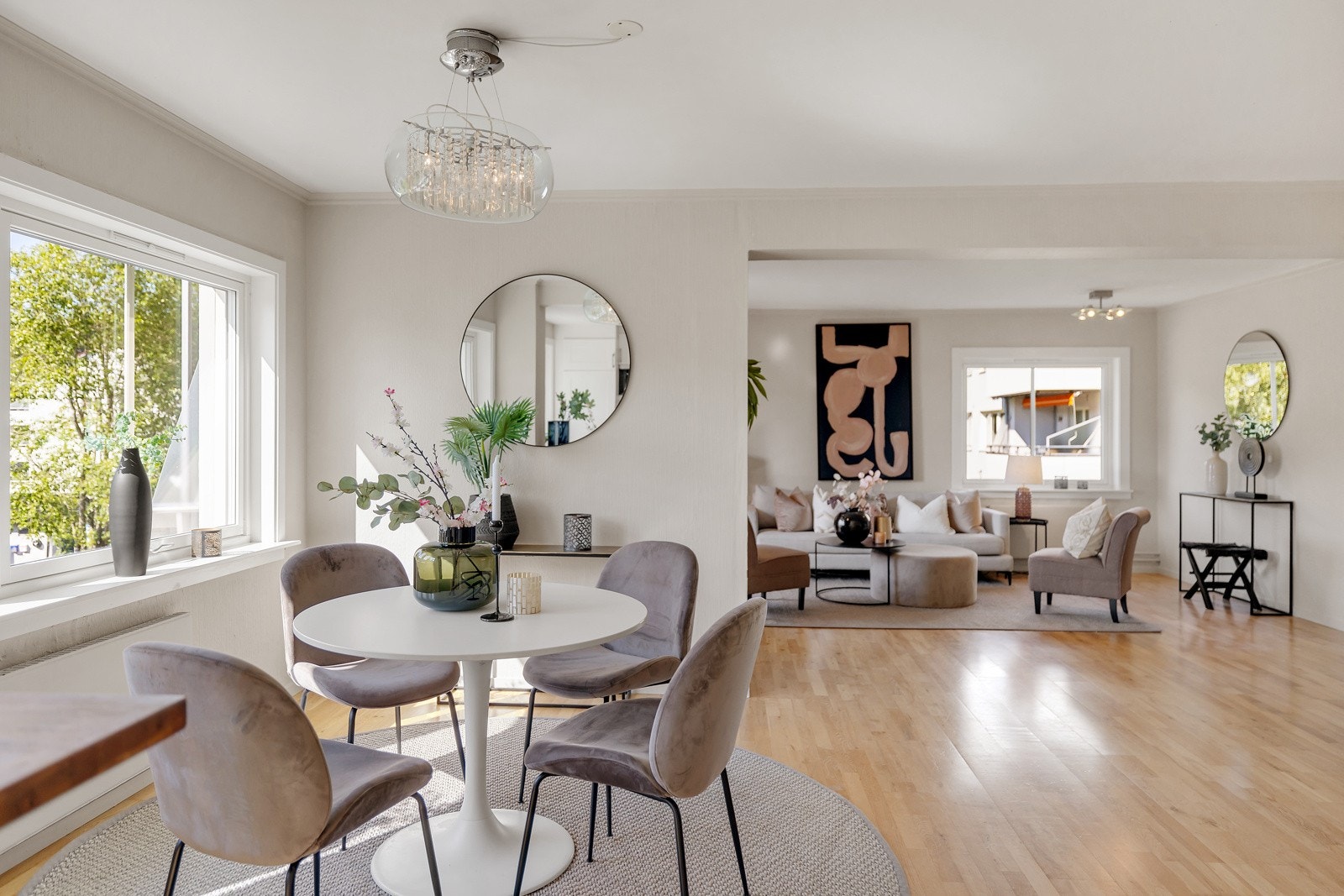 Boligen ligger stille og rolig til, helt inntil marka, her er det barnevennlig! Galleribilde