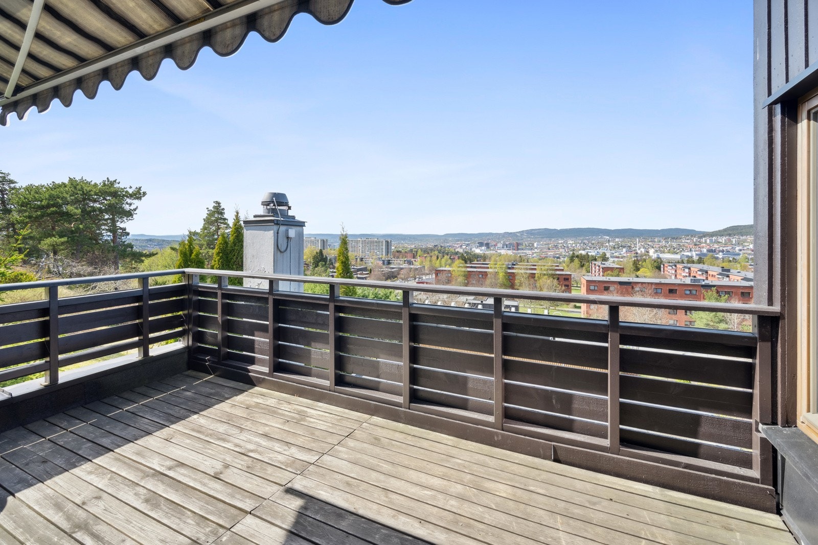 Terrasse med gode solforhold Galleribilde