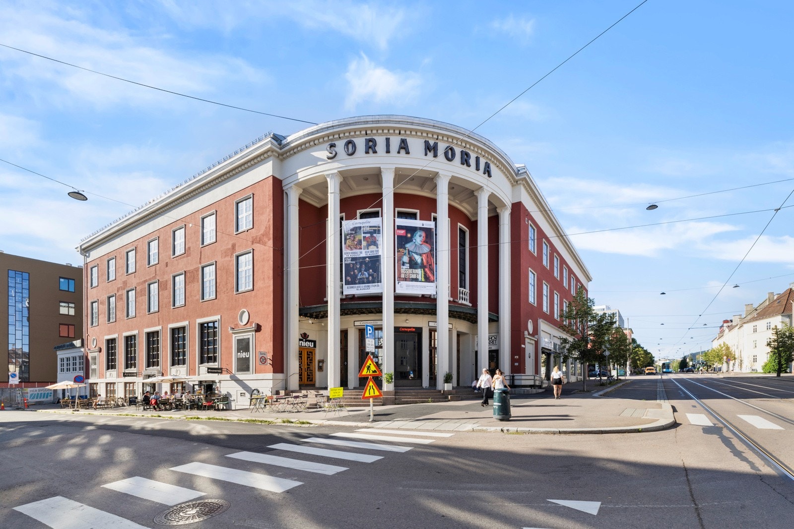 For kulturelle innslag er Soria Moria rett over veien verdt et besøk Galleribilde