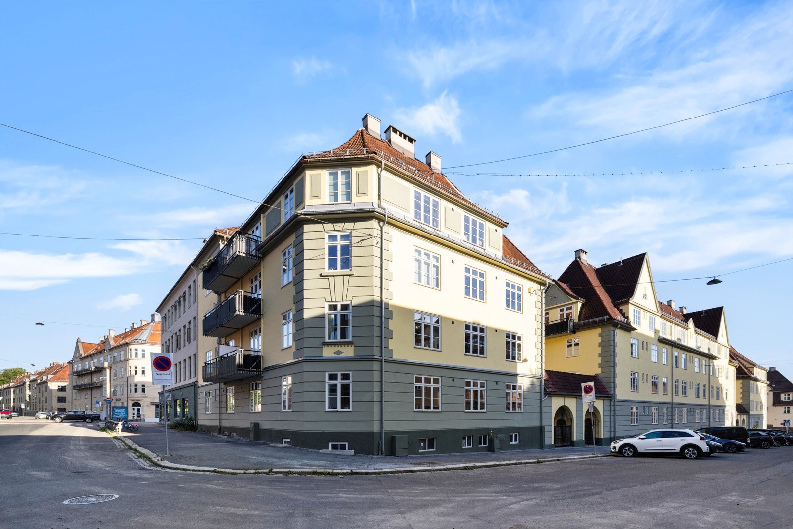 Leiligheten ligger plassert i en liten avstikker på Torshov, midt i et urbant og meget populært område Galleribilde