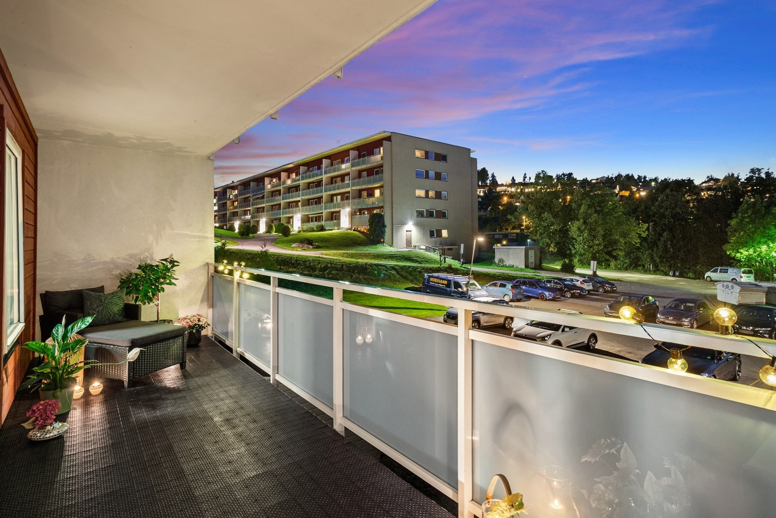 Velkommen til en flott og påkostet 3-roms selveierleilighet i Skysetveien 3C! Presentert av PrivatMegleren v/ Daniel Bigom Galleribilde