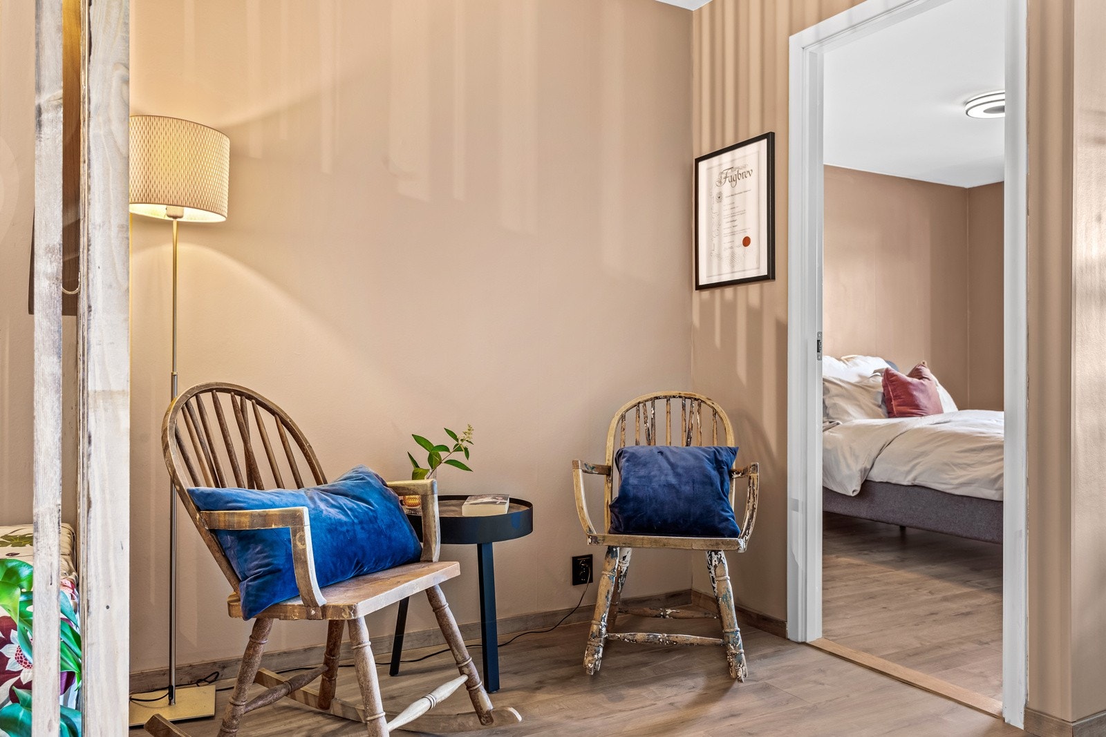 I hjørnet av stuen kan du ha kontorhjørne, lesekrok eller piano om du vil. Galleribilde