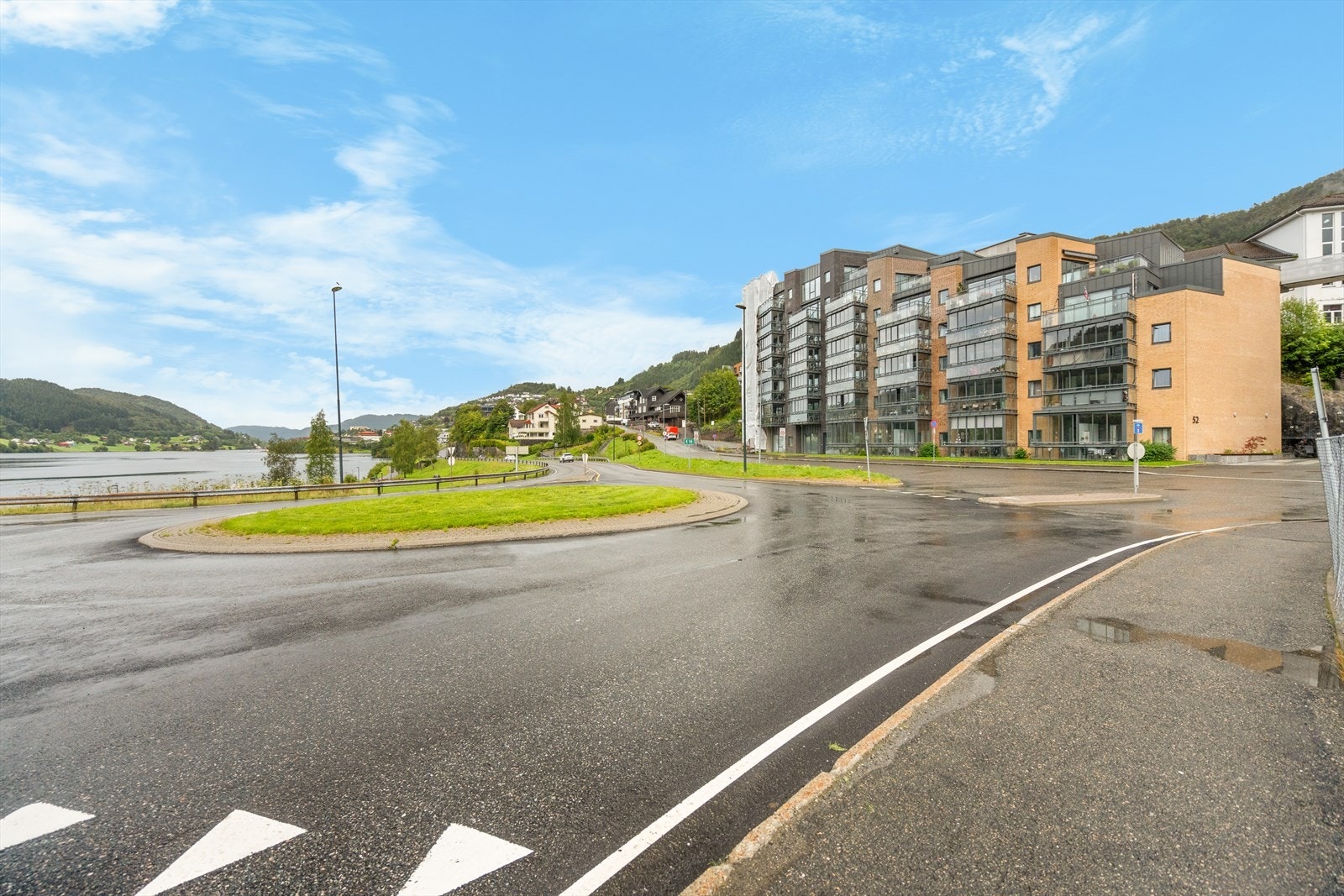 En lys og trivelig to-roms med sentral beliggenhet i Indre Arna Galleribilde