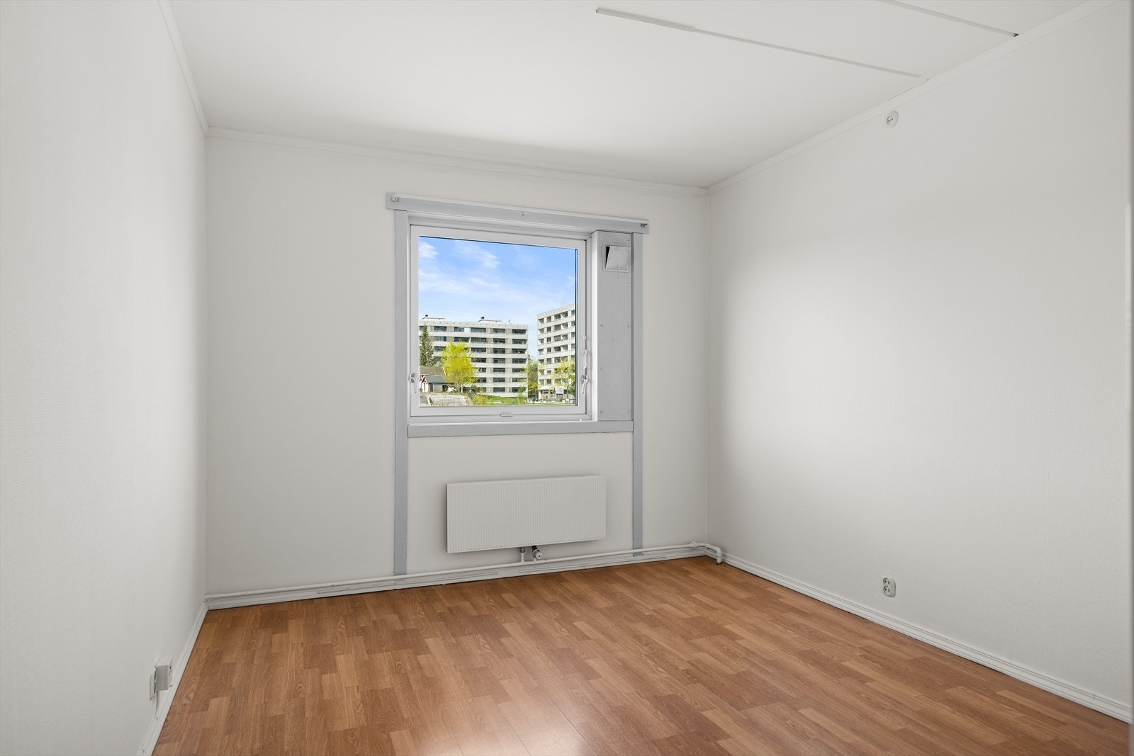 Boligen har 3 gode soverom. Det er god plass til dobbeltseng, nattbord, kommoder m.m. Galleribilde