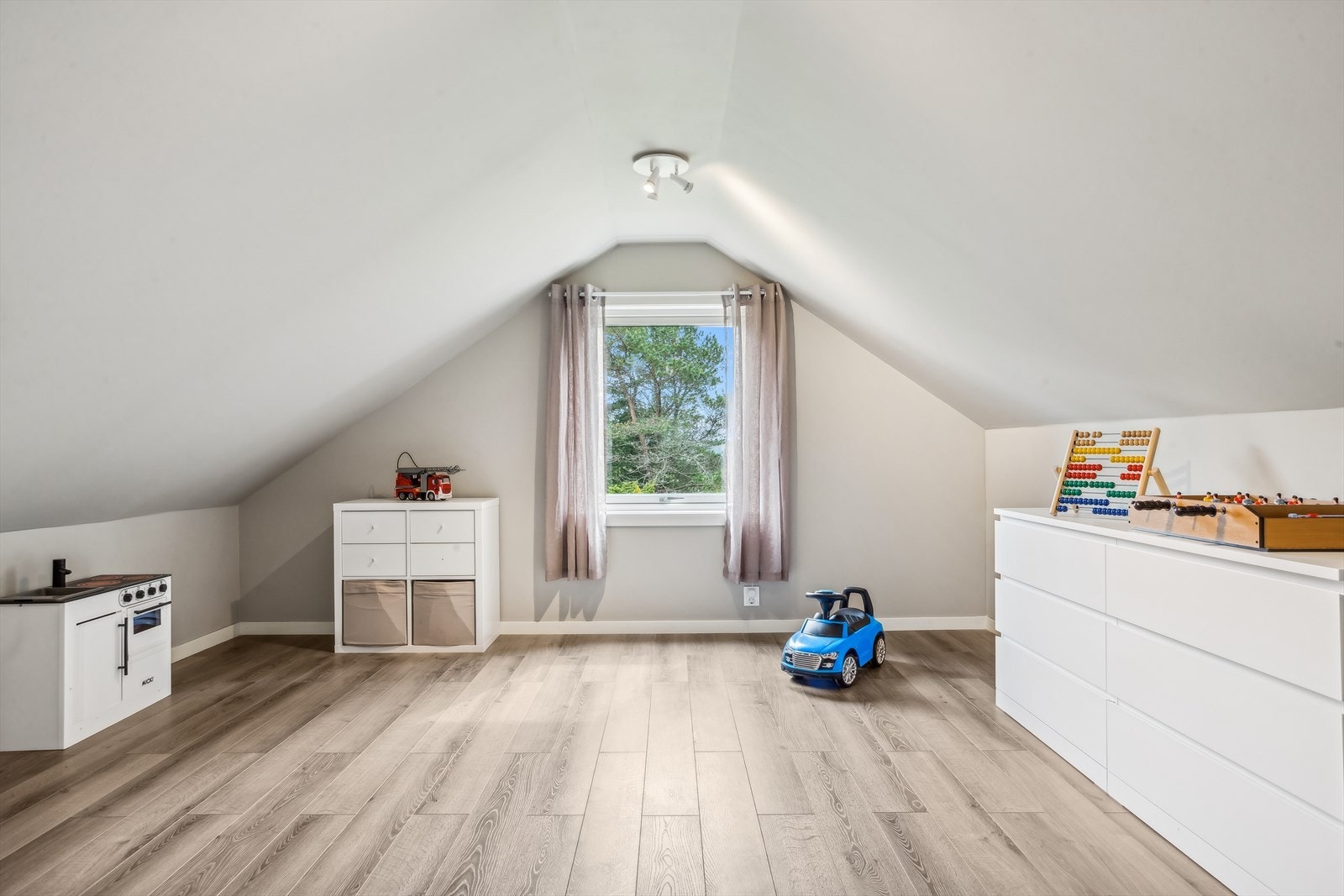 Begge rommene har varmefolie i gulv. Galleribilde
