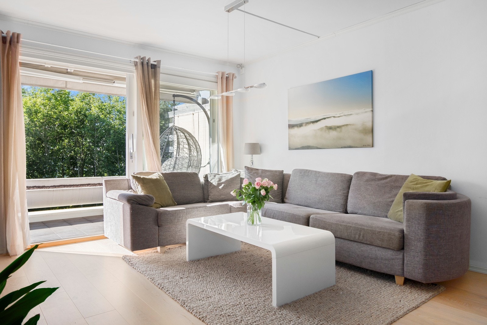 Fra stuen er det utgang til balkongen Galleribilde