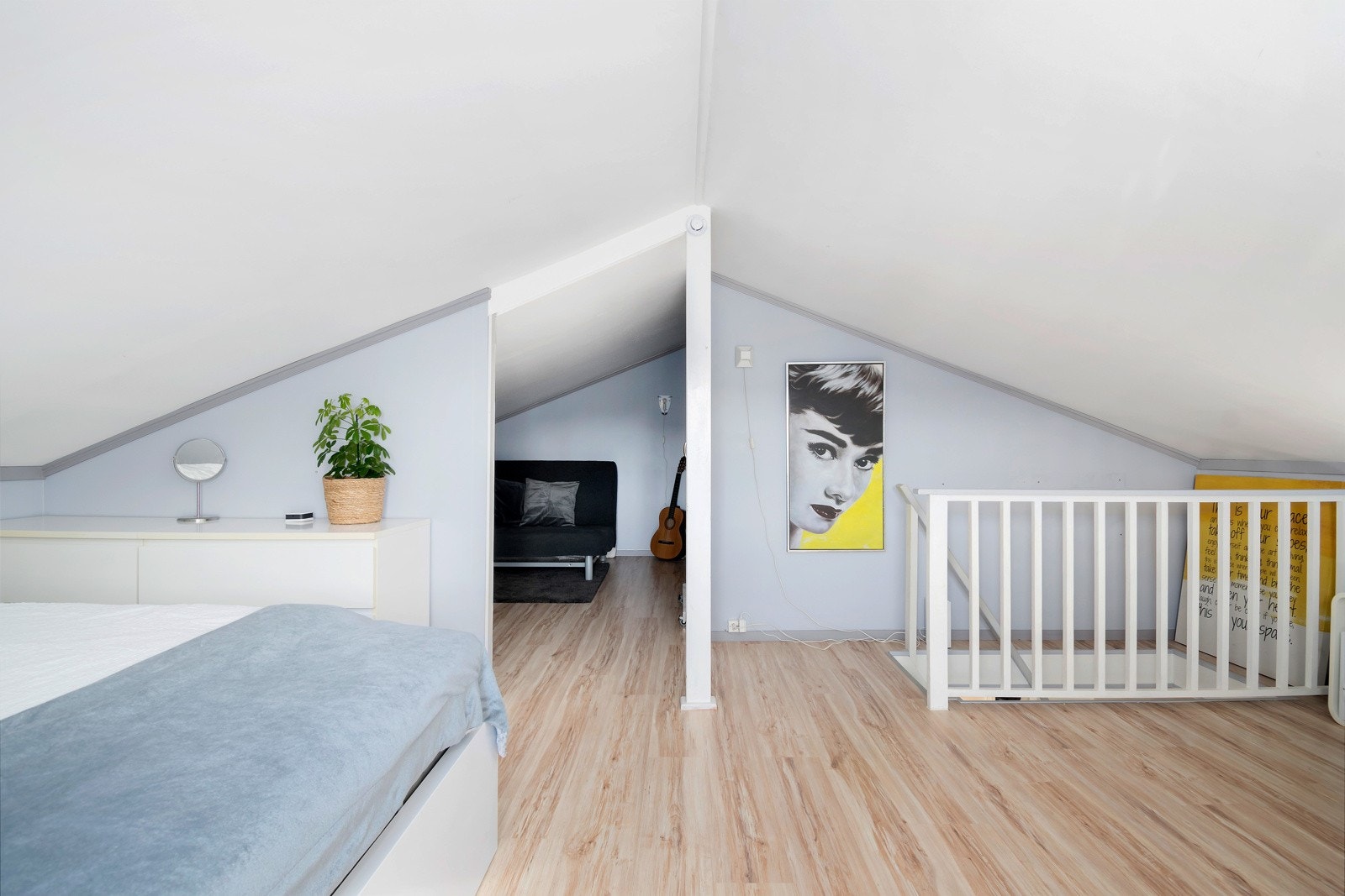 Her er det to rom som er benyttet som soverom og tv-stue. Dette er ikke søkt om eller godkjent for varig opphold. Galleribilde