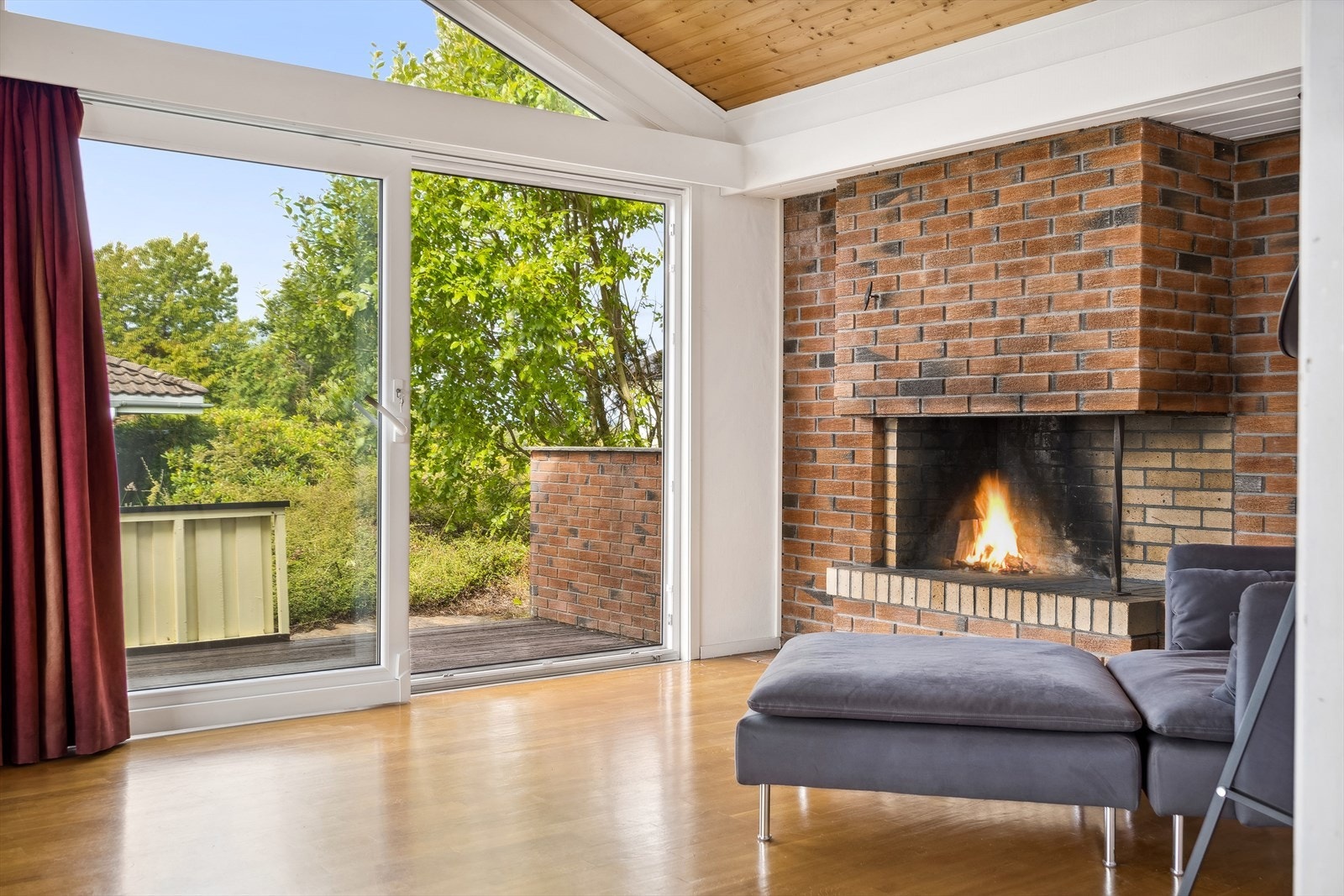 Vedovn i stuen, og dør ut til balkongen. Galleribilde