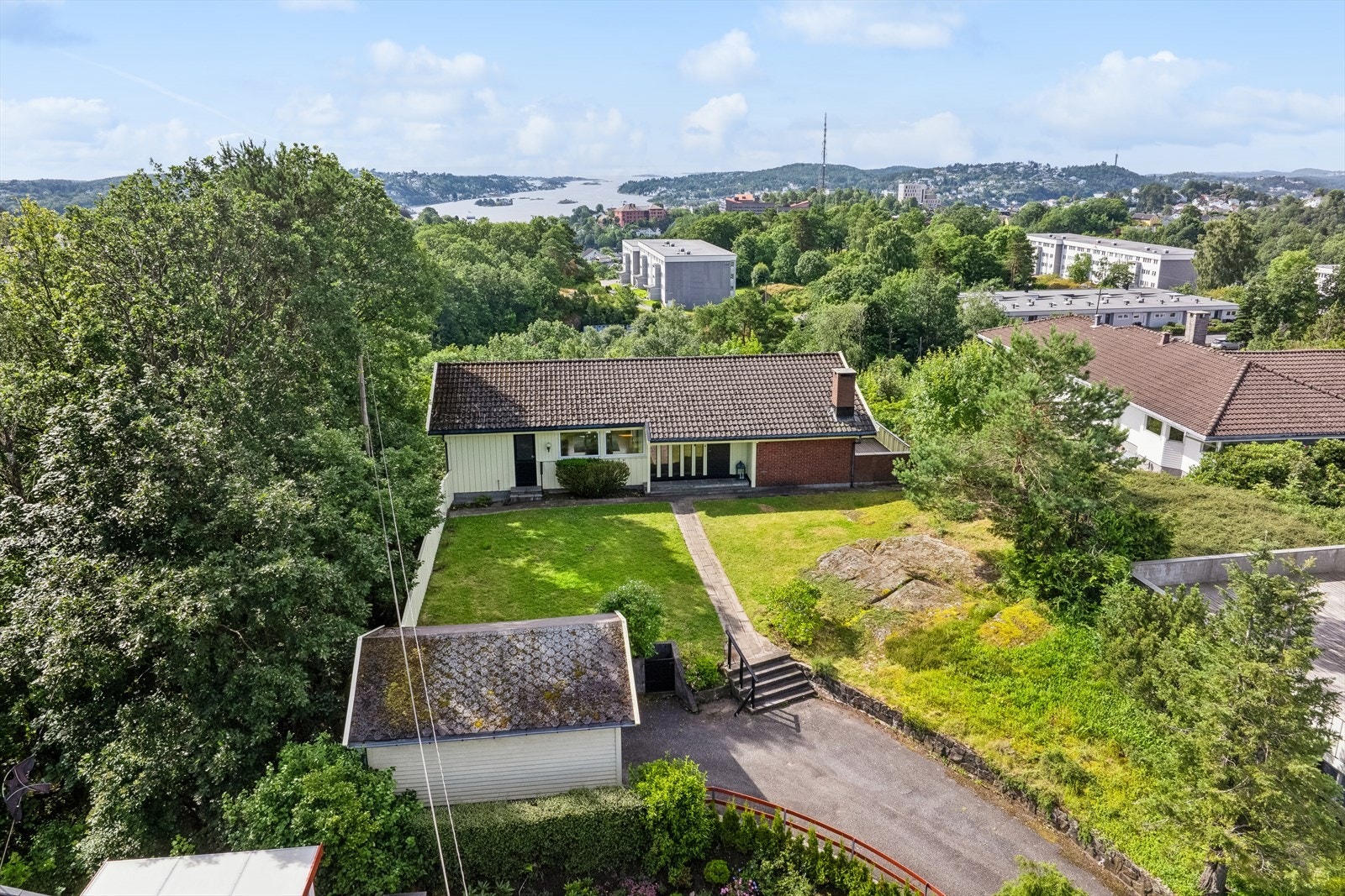 Meget bra tomt med super beliggenhet. Galleribilde