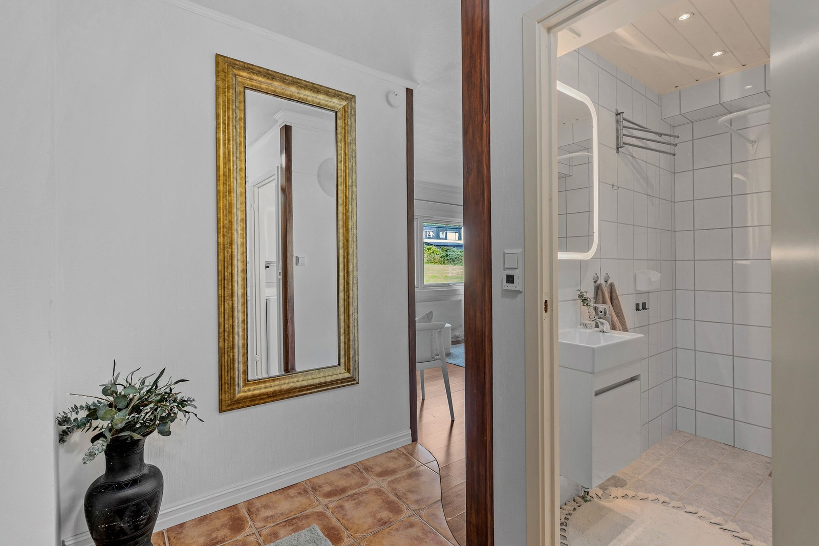 Entré/gang på 4 kvm. Galleribilde