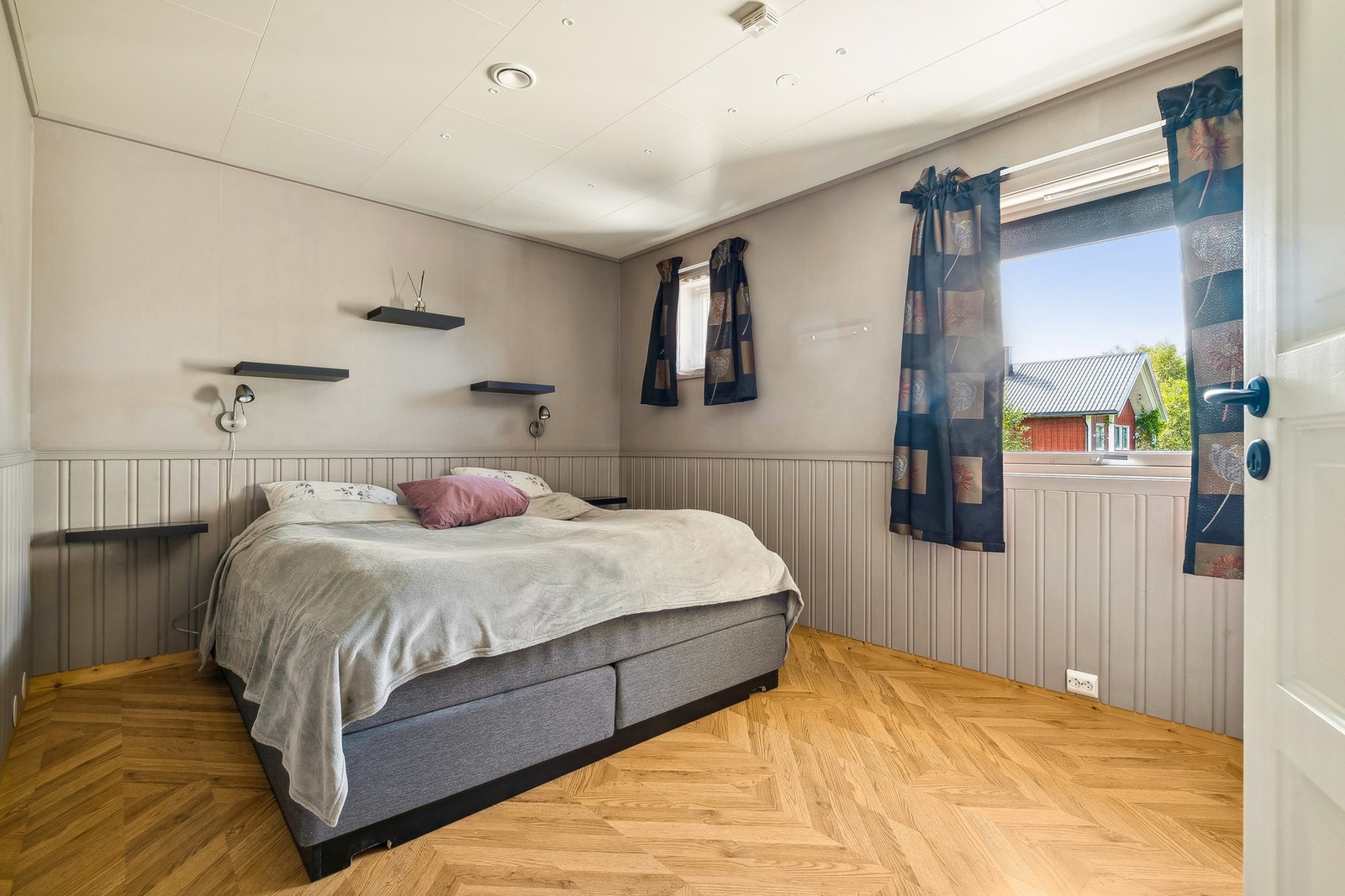 Huset benyttes i dag med fire soverom, hvorav ett på loft ikke er omsøkt Galleribilde