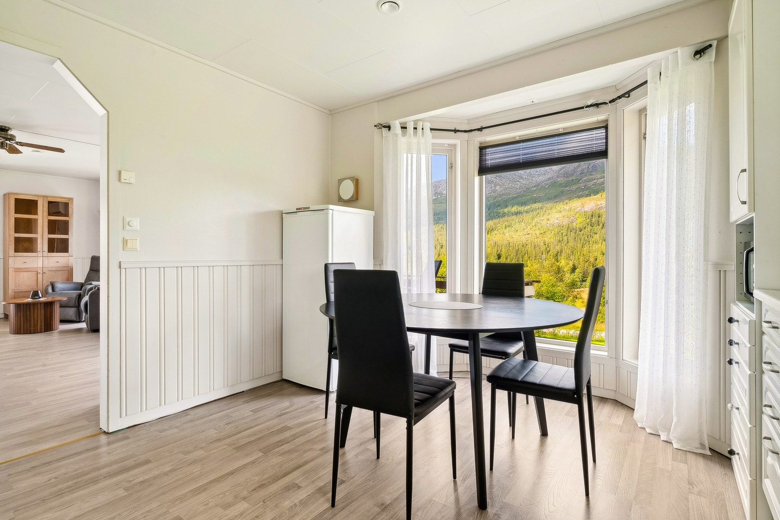Her har du plass til en mindre spisegruppe Galleribilde
