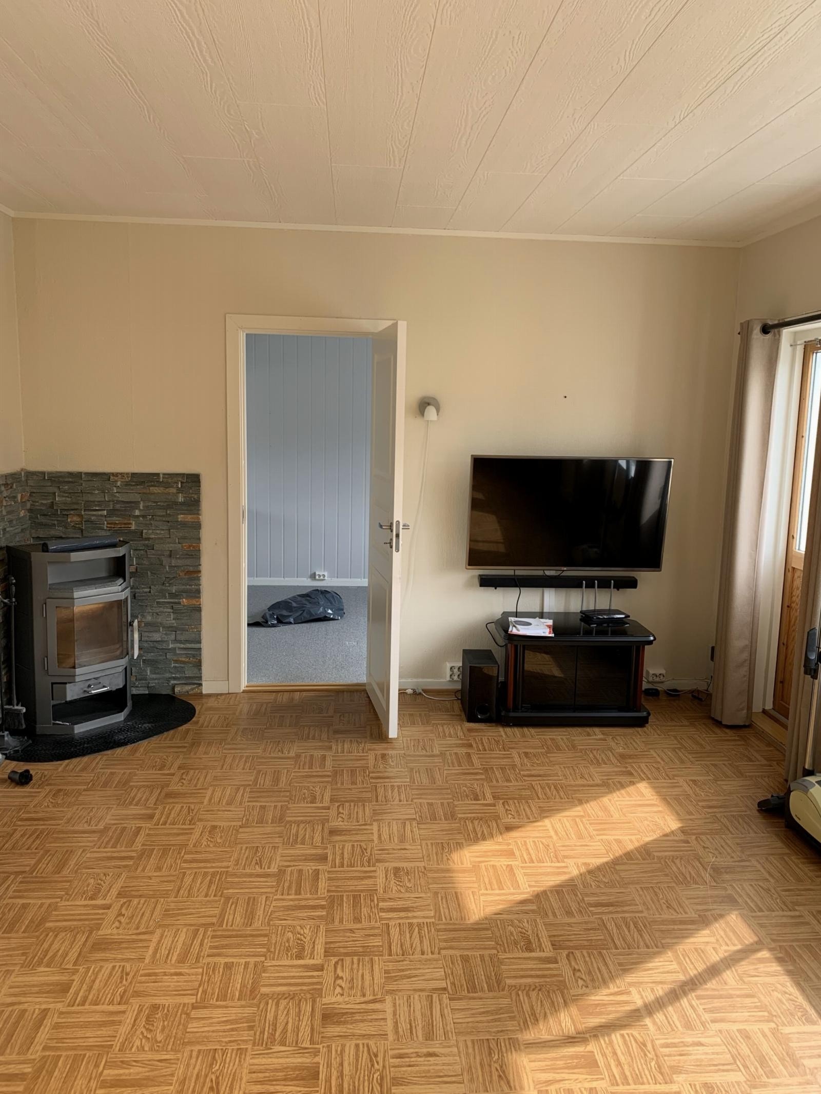 1. etg - Stue mot soverom. Selgers foto Galleribilde