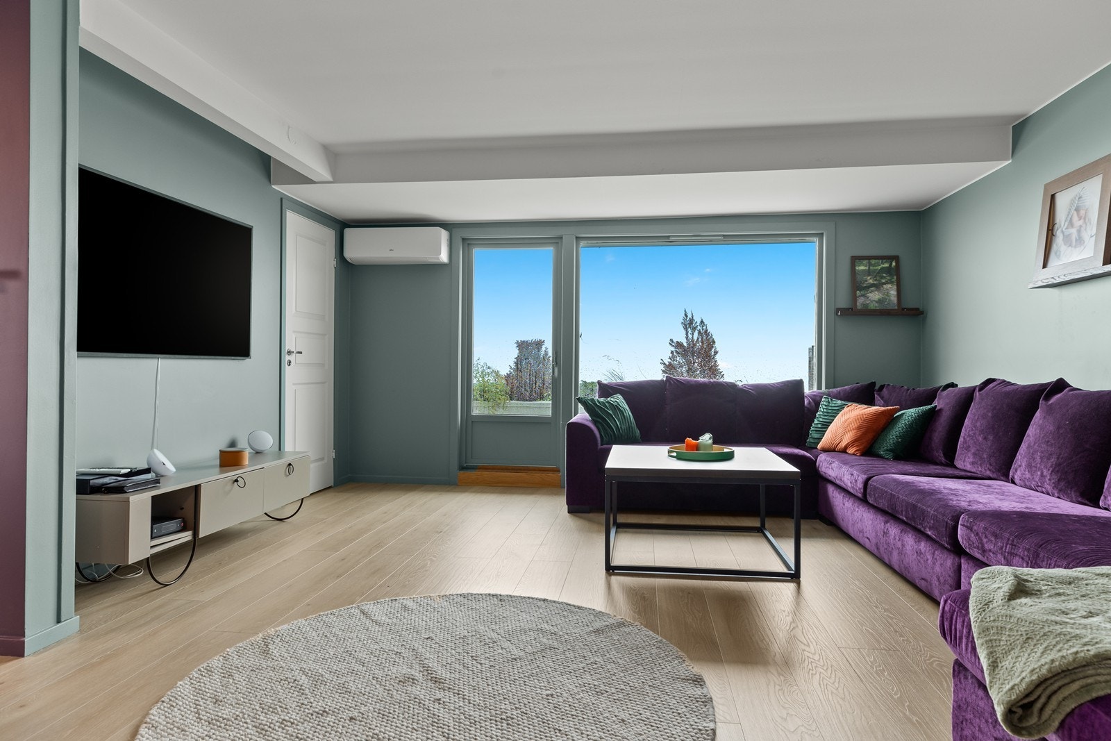 I stuen er det luft til luft varmepumpe Galleribilde