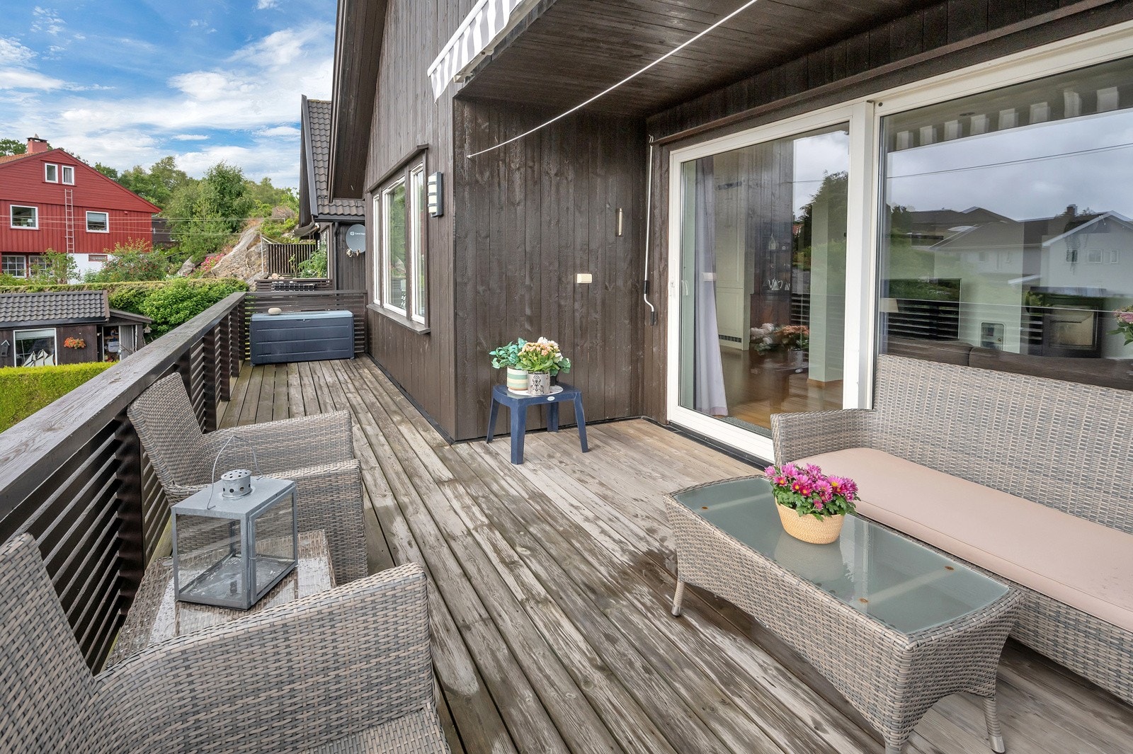 Lekre og praktiske skyvedører og markise. Galleribilde