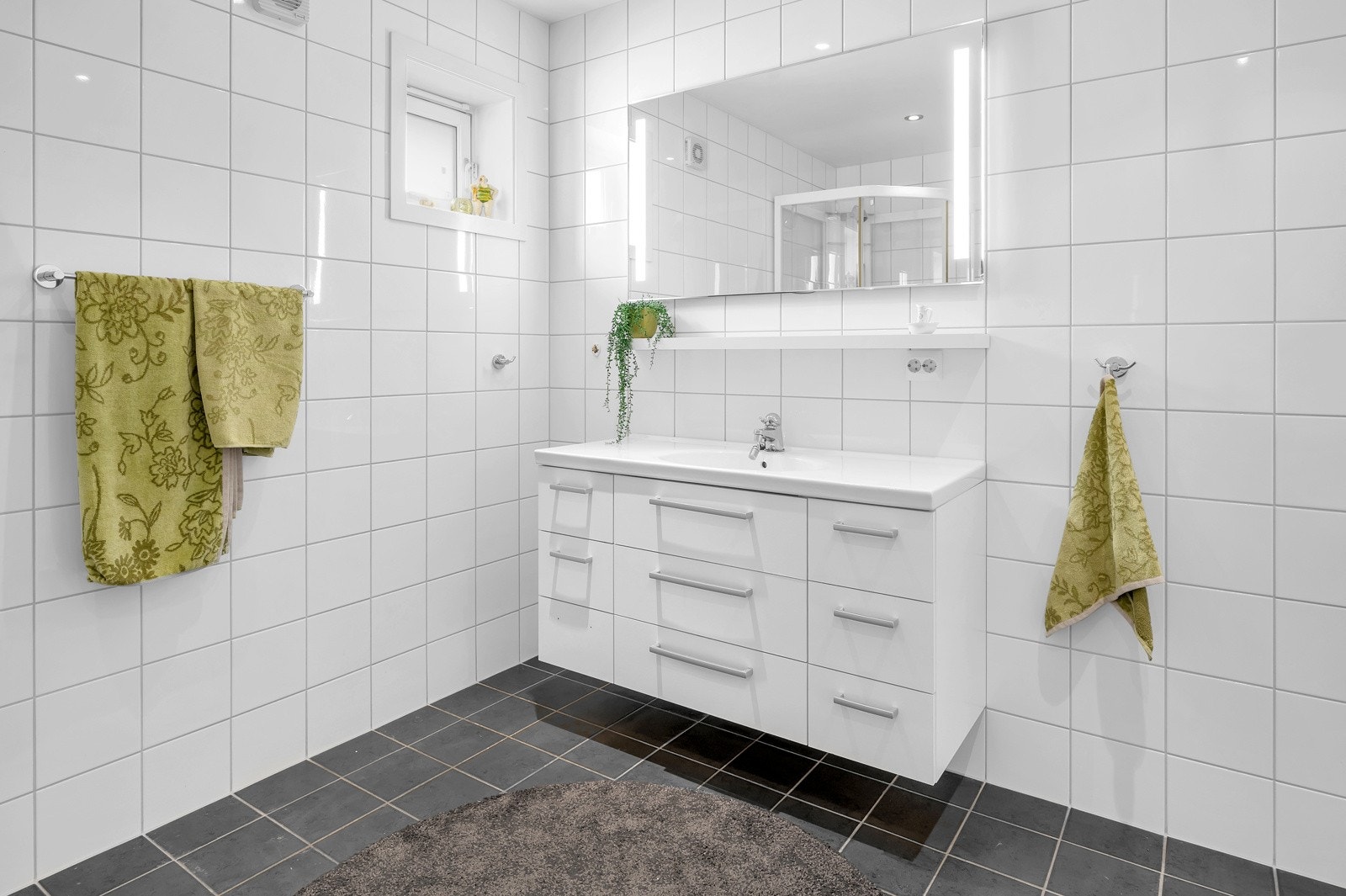 Servant med speil og underskap. Galleribilde