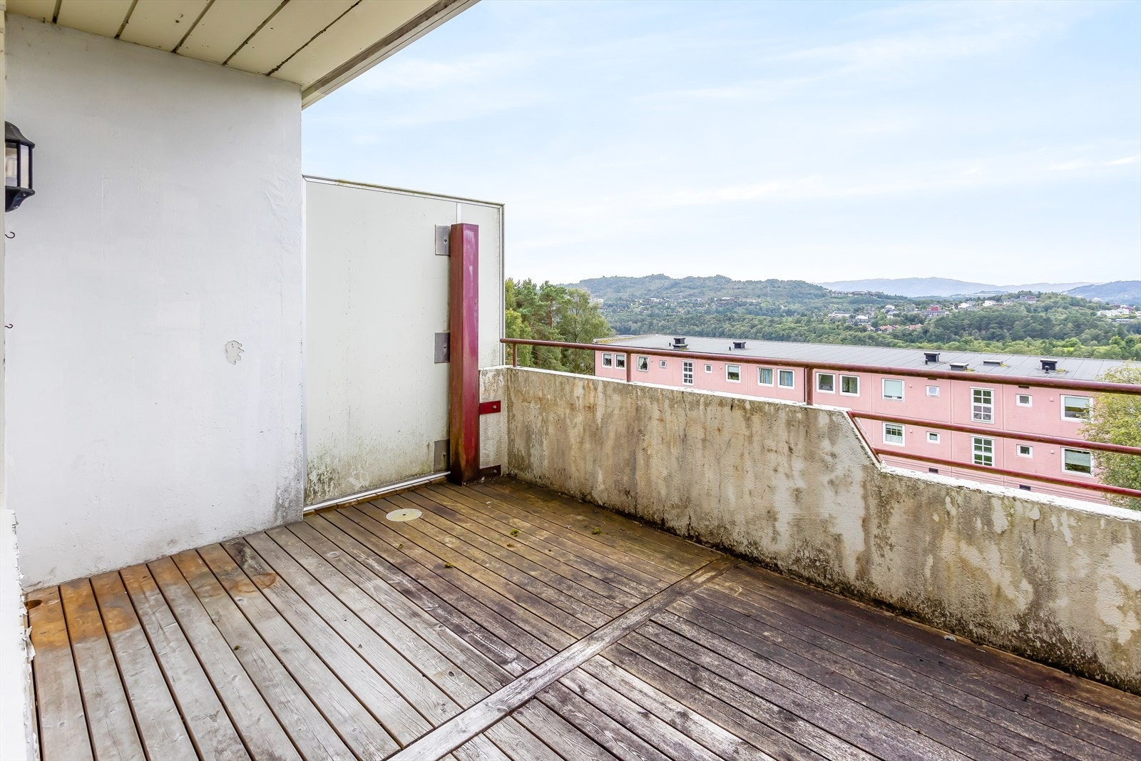 Balkong med fin utsikt og gode solforhold Galleribilde