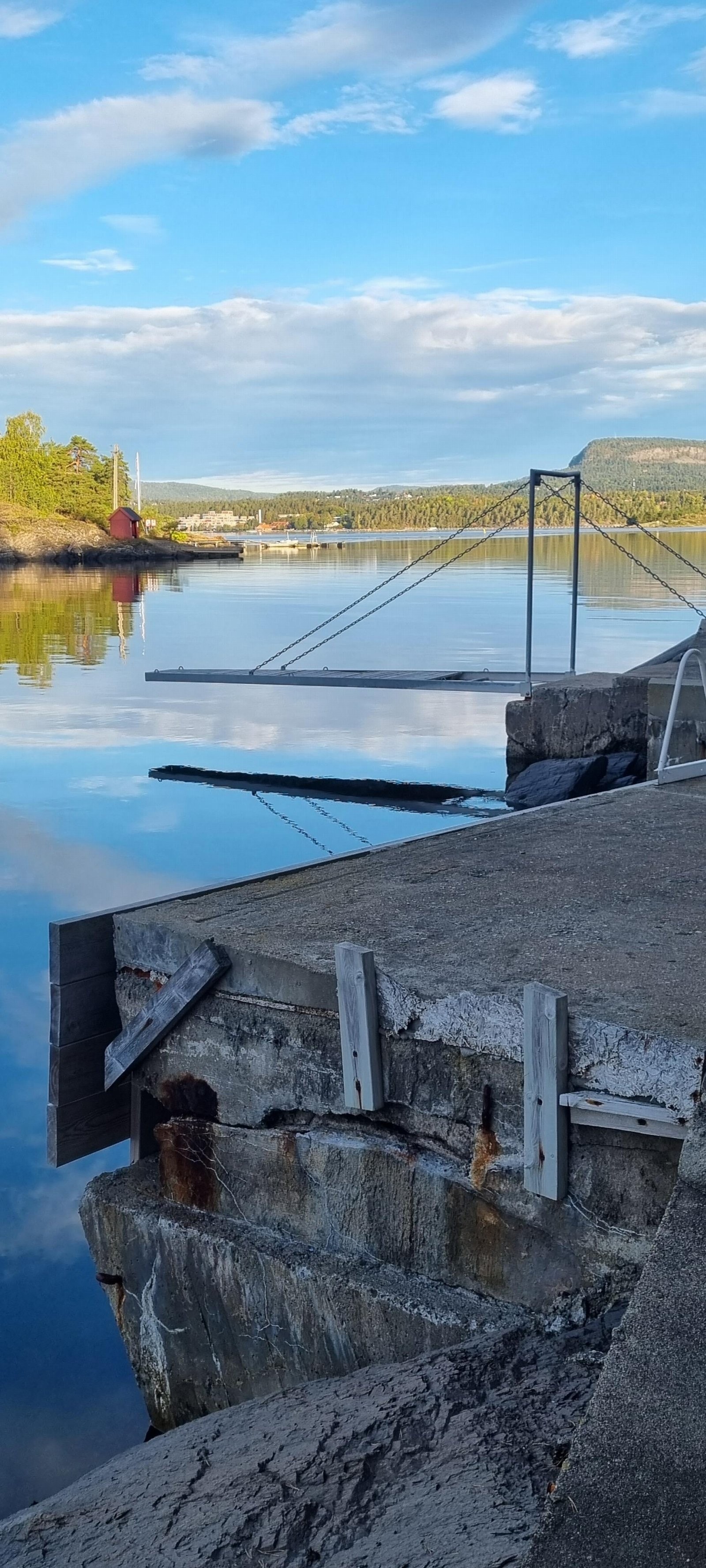 Støpte plattinger med tildels stort vedlikeholdsmessig etterslep. Galleribilde