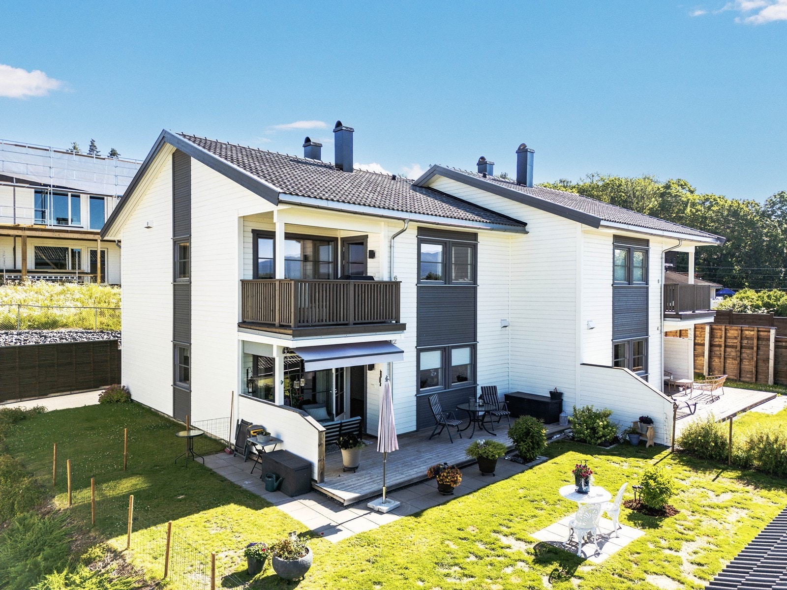 Pen og tiltalende 3-roms leilighet med flott uteplass og fine solforhold. Galleribilde