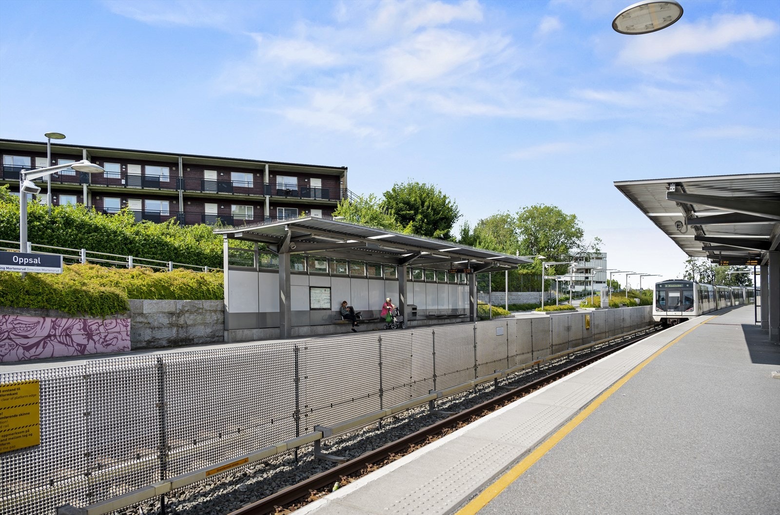 Nærliggende t-banestasjon for enkel transport. Galleribilde