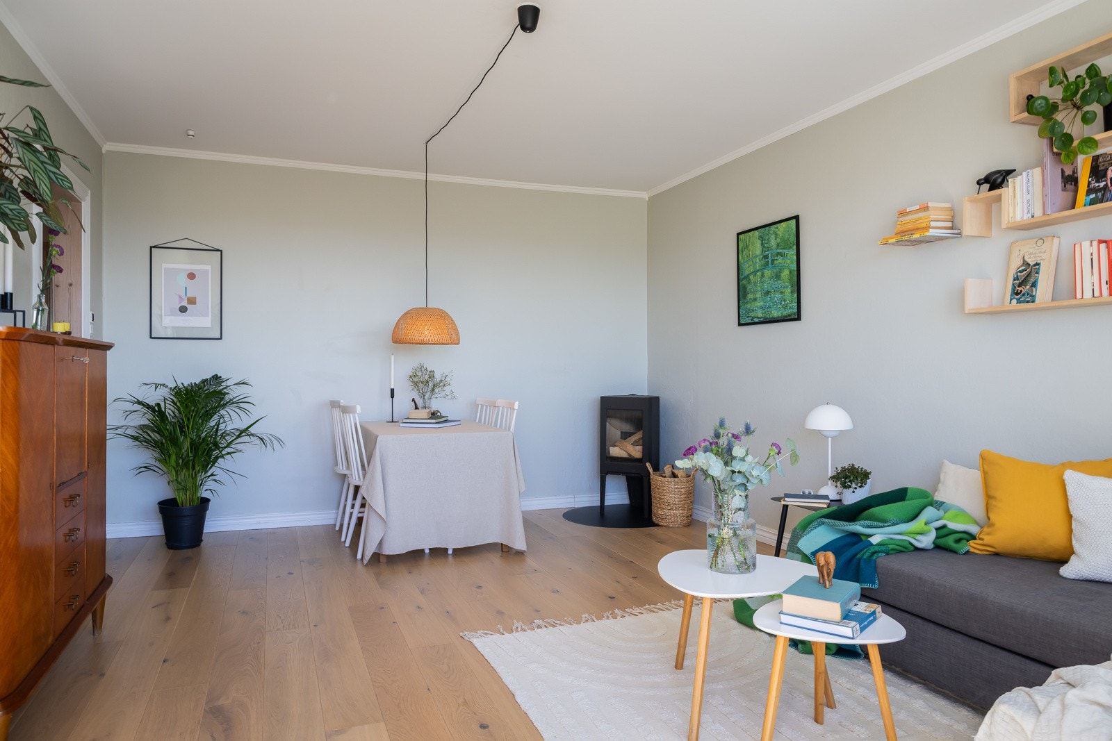 Rentbrennende peis fra Jøtul 2023, installert av Kai Nettum ovn og peismontør. Sist feierinspeksjon ble gjennomført i 2023. Galleribilde