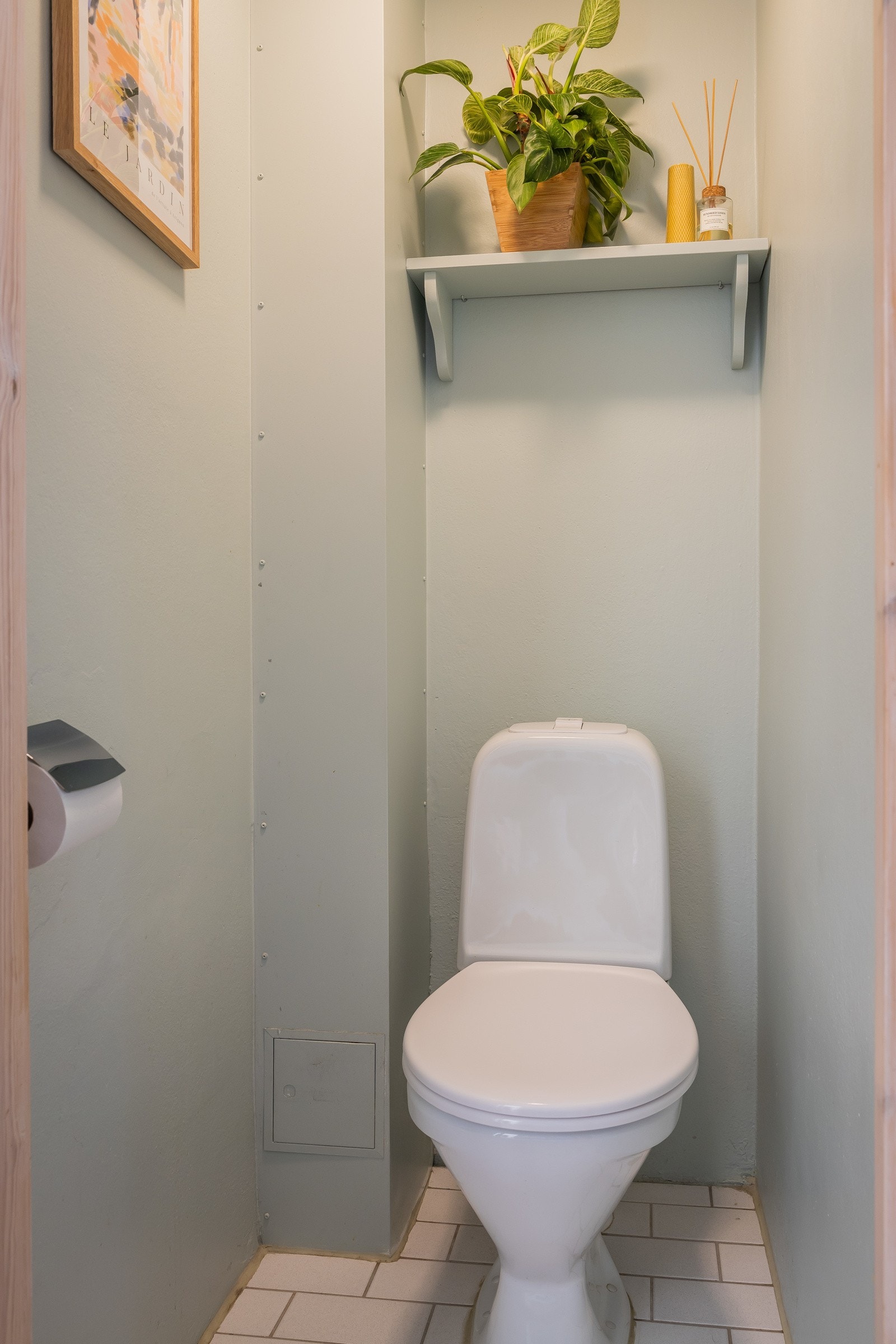 Separat wc vegg i vegg med bad. Flere av beboerne i borettslaget har slått sammen wc og bad i forbindelse med oppussing av baderom (evt. endring av planløsning må søkes om til styret i hvert enkelt tilfellet). Galleribilde