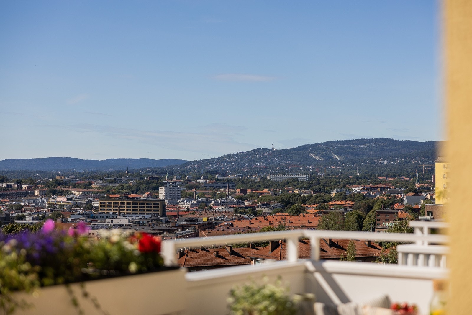 Her nyter du sol fra formiddag til solnedgang, og enestående utsikt. Galleribilde