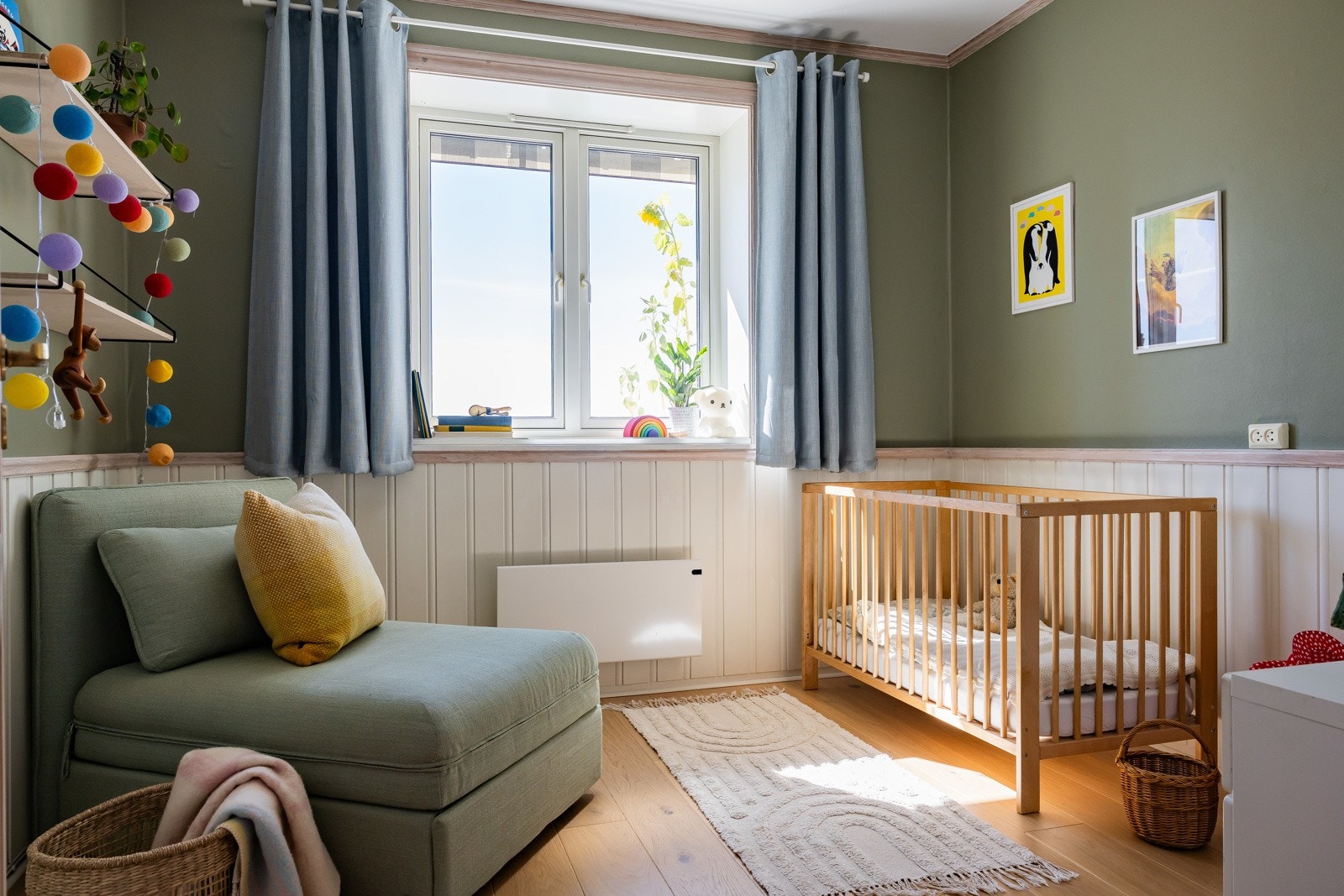 Flere av beboerne har flyttet kjøkken til dette rommet, og fjernet vegg mot stue for å etablere åpen kjøkken- og stueløsning (evt. endring av planløsning må søkes om til styret i hvert enkelt tilfellet). Galleribilde