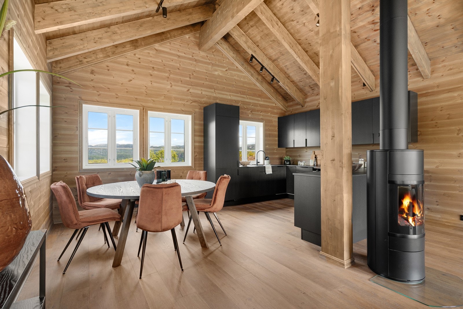 Det er god plass til en god spisegruppe Galleribilde