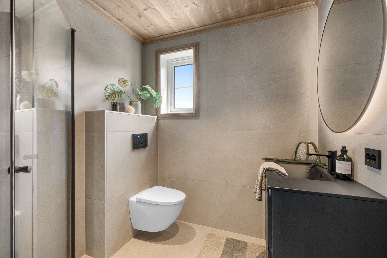 Tidløst bad i tilknytning til hovedsoverom Galleribilde