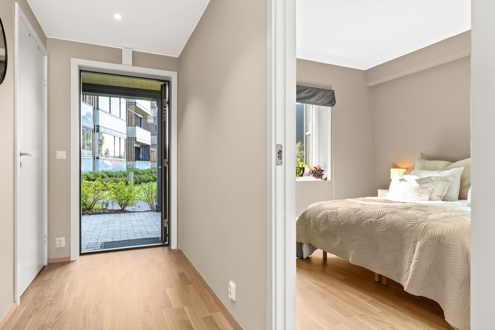 Leiligheten varmes opp via elektriske panelovner og gulvvarme på bad Galleribilde