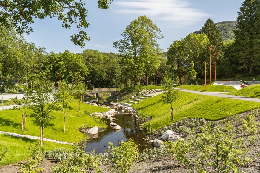 Noe som er verdt å trekke frem er leilighetens nærhet til natur og parkanlegg. Her kan du se Lynghaugparken! Galleribilde