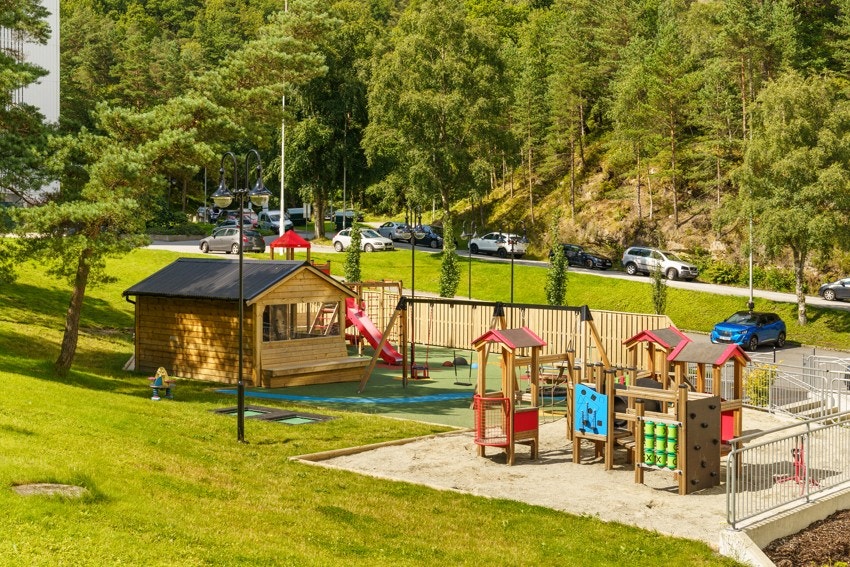 Det er flere lekeplasser innen gangavstand, derav 4 stk i borettslaget. Galleribilde