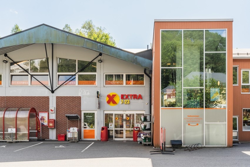 Nærmeste dagligvarebutikk er kun en kort spasertur unna. Her kan du også finne nr1 Fitness. Galleribilde