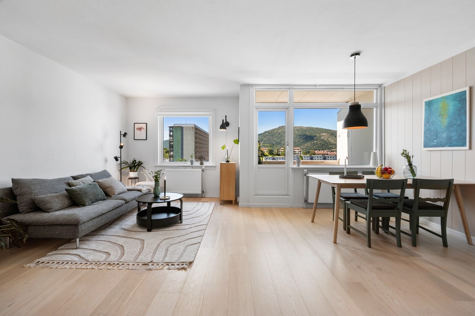 Stor, luftig og lys stue på hele 32,3 m² - Galleribilde