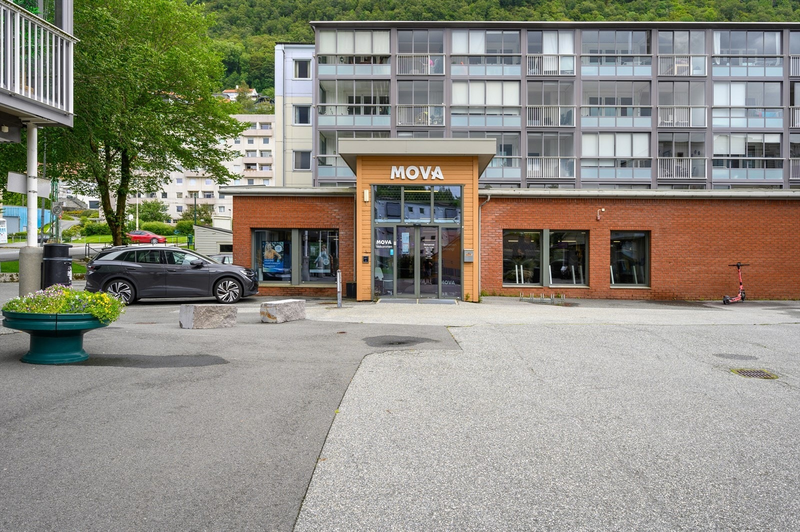 - Hvis du ikke ønsker å bruke treningsrommet i borettslaget, finner du Mova treningssenter rett over veien - Galleribilde