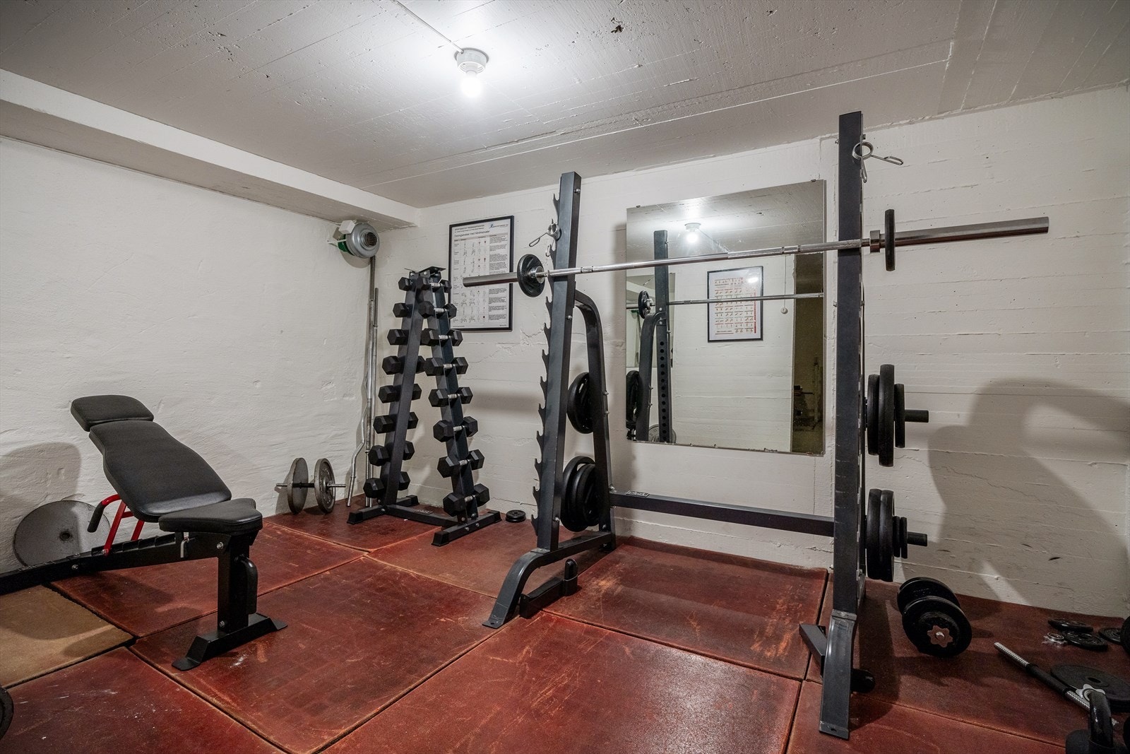 - Treningsrommet er utstyrt med flere apparater - Galleribilde