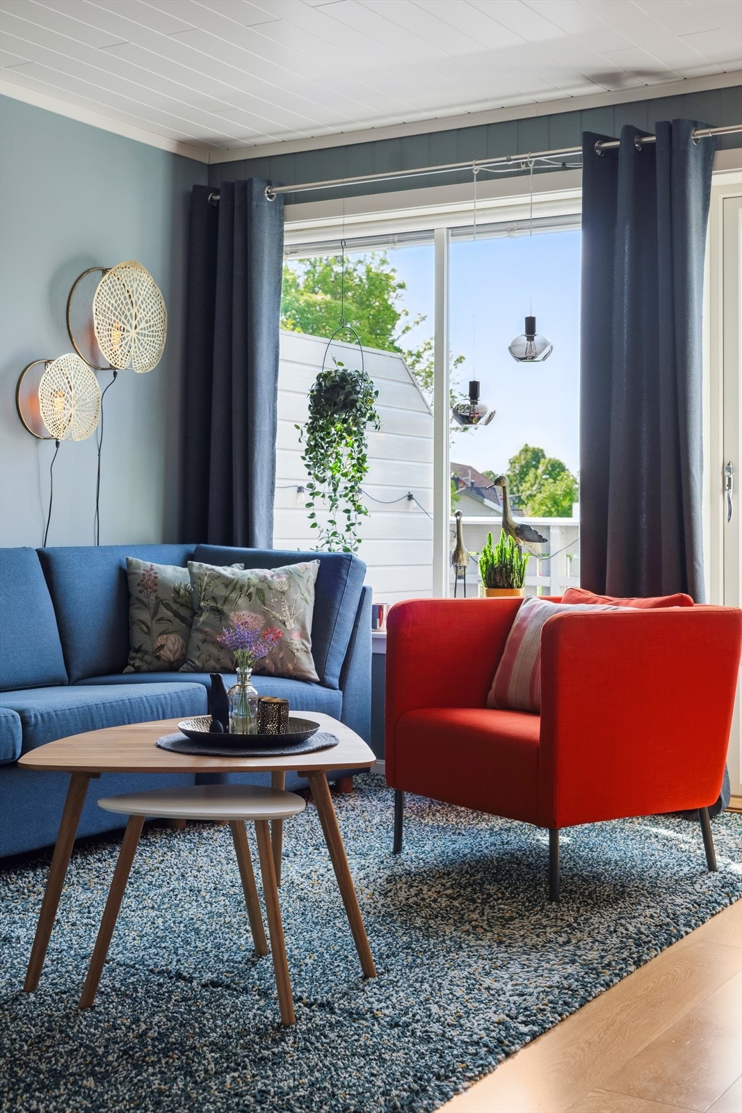 De store vinduene slipper inn godt med dagslys, og gir et behagelig inntrykk. Galleribilde