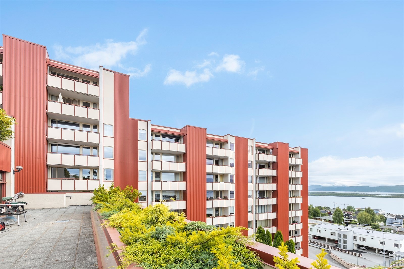 Fasade mot vest. Galleribilde