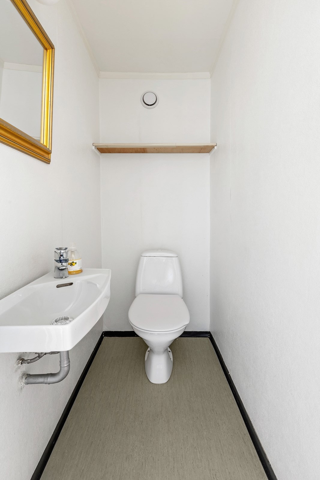 Toalett. Galleribilde