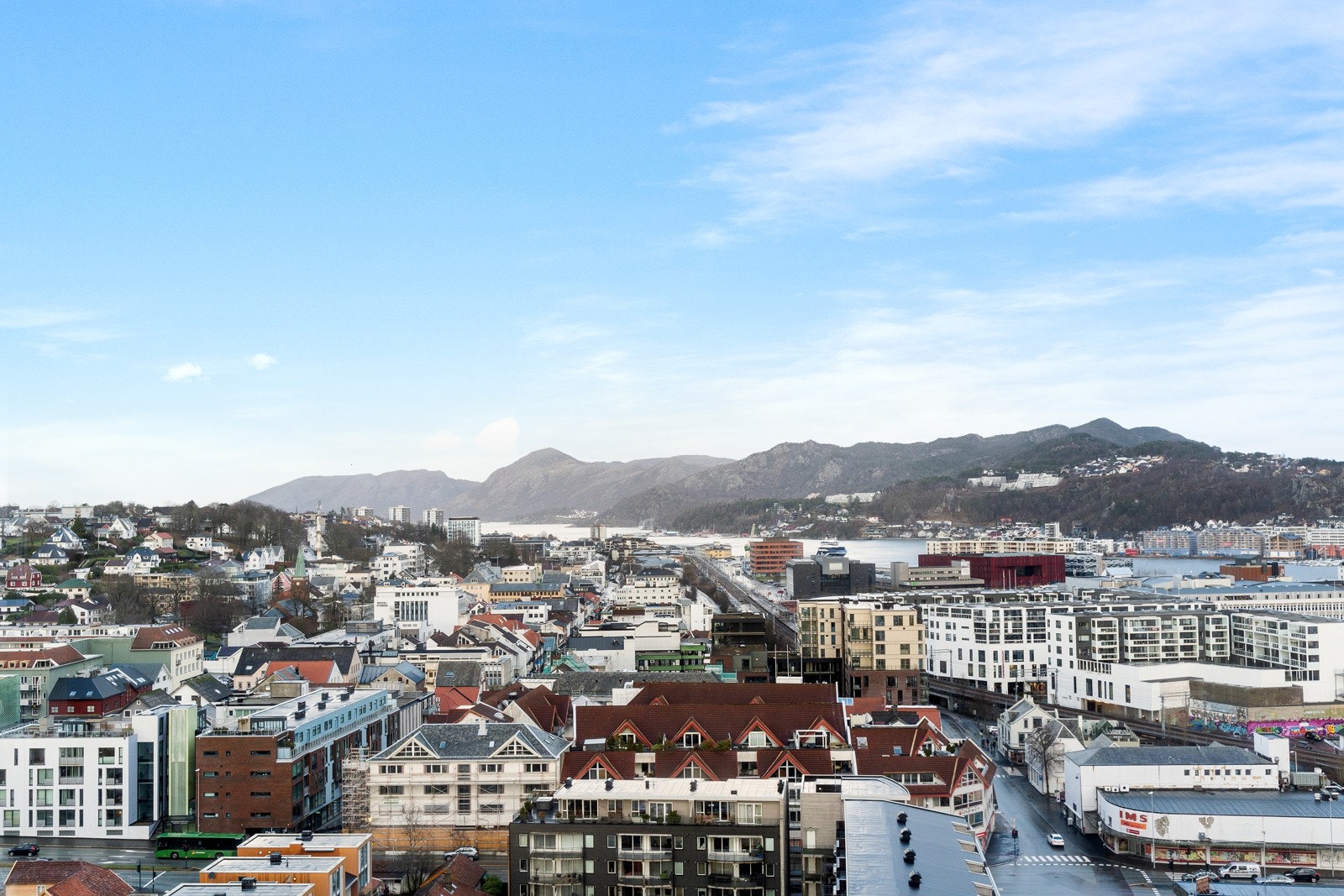 Denne utsikten er det få som har fra stuen - Her kan du skue utover Gandsfjorden! Galleribilde