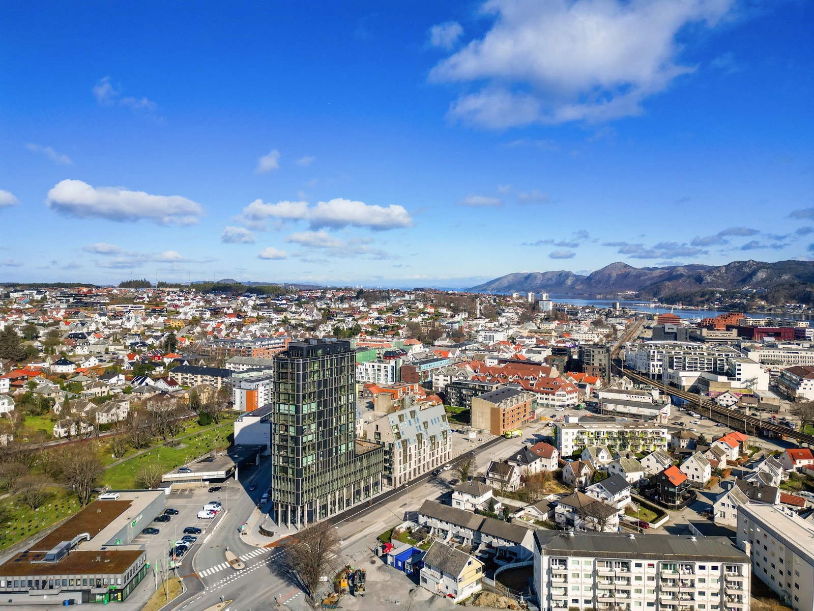 Fra Møllekvartalet har man kort vei til det meste av handel og kollektiv transport Galleribilde