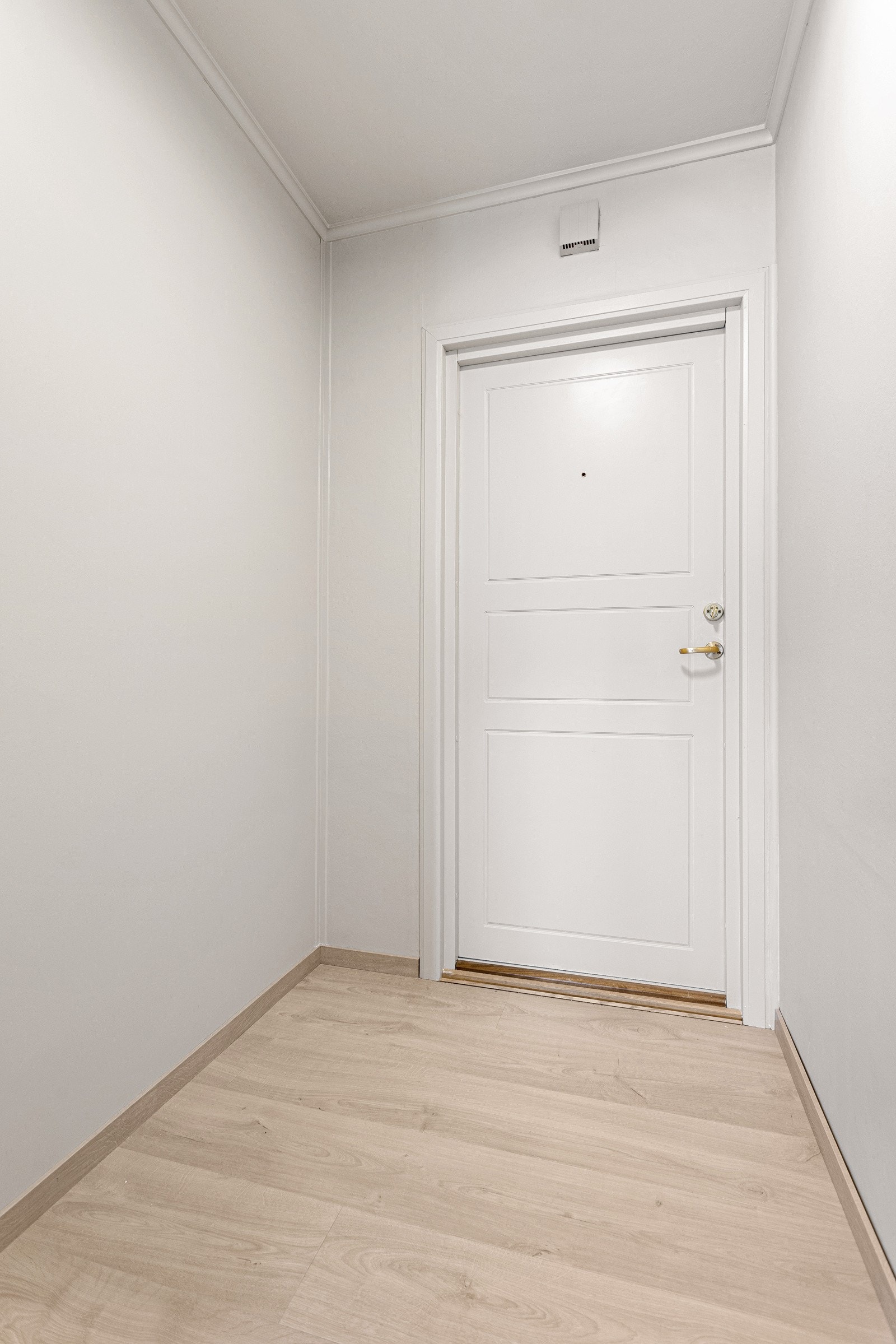 Entré med plass til garderobeløsning. Galleribilde