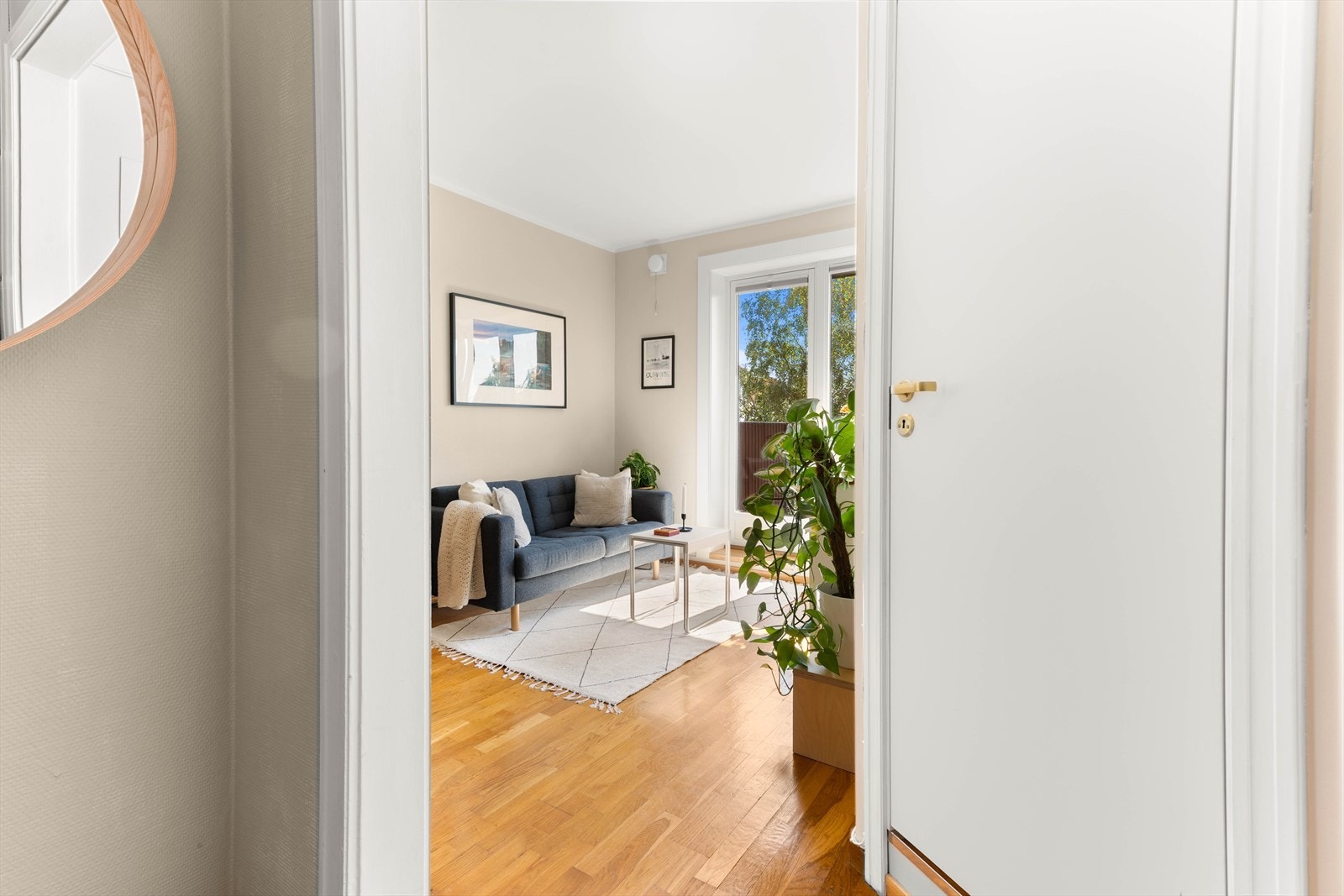 Praktisk porttelefon kan anvendes til å slippe gester inn fra bakkeplan. Galleribilde