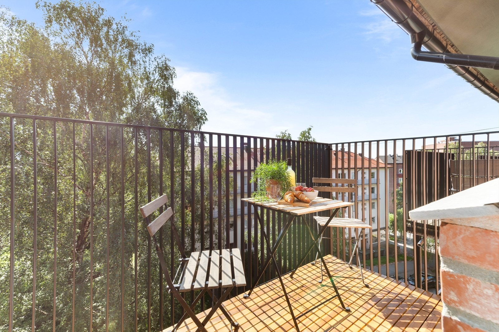 Dette er en lys og arealeffektiv 1-roms med gjennomgående god standard. Galleribilde